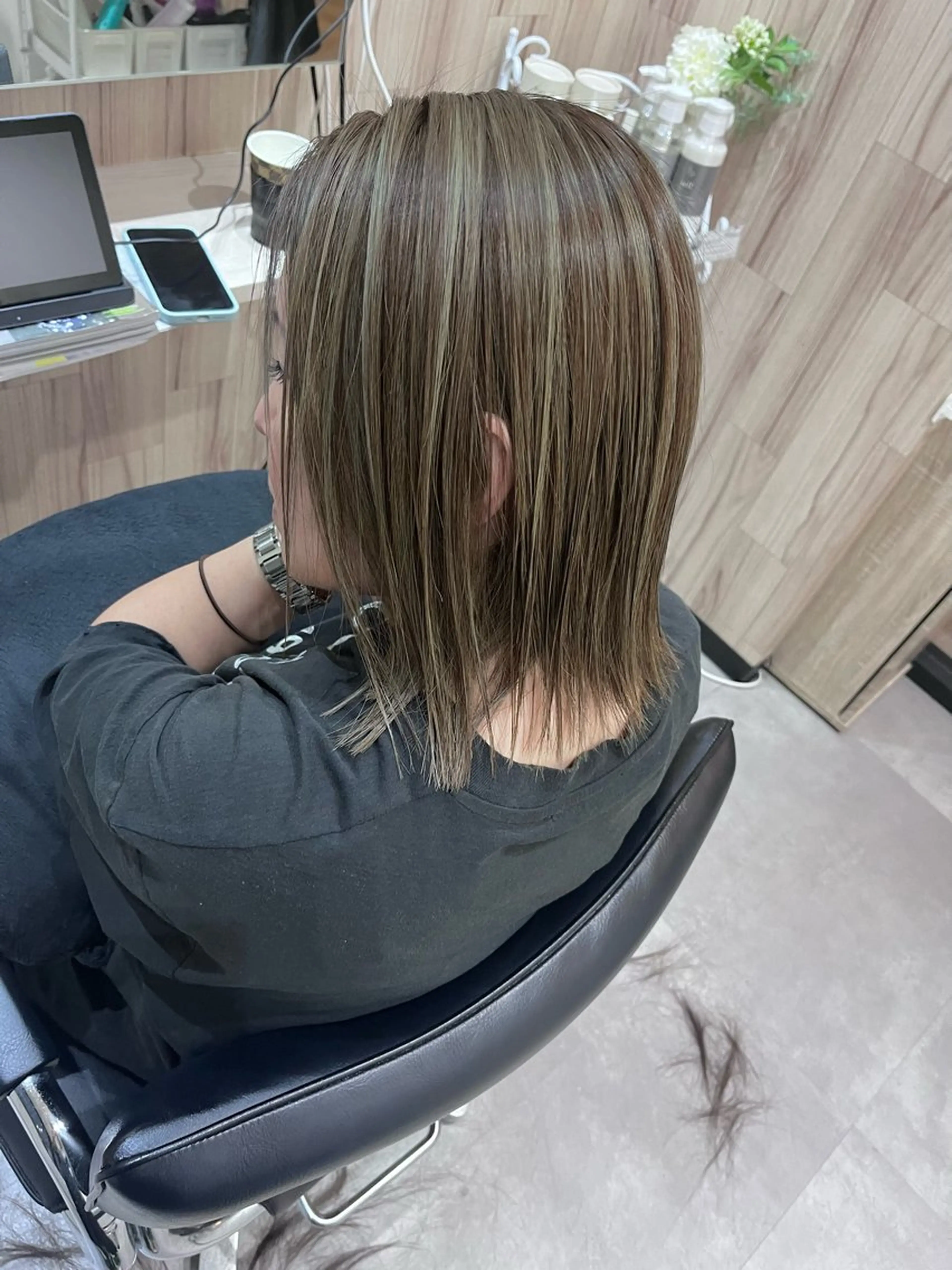 ミディアム ハイライト 白髪ぼかし脱白髪染め kaminowaのヘアスタイル