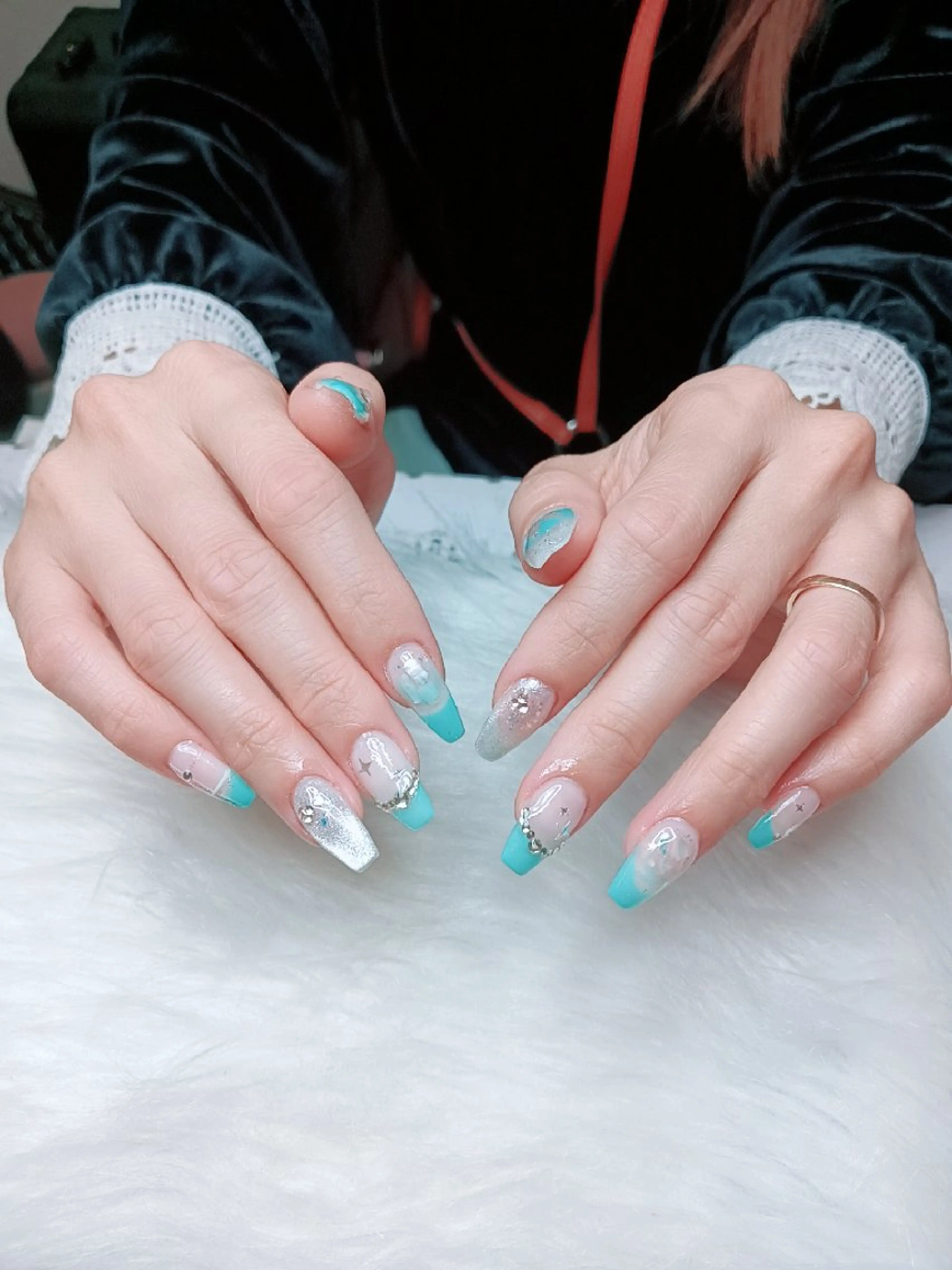 ネイル アートネイル ストーンネイル ハンドネイル Naomi Nail所属・Naomi Nailのネイルデザイン