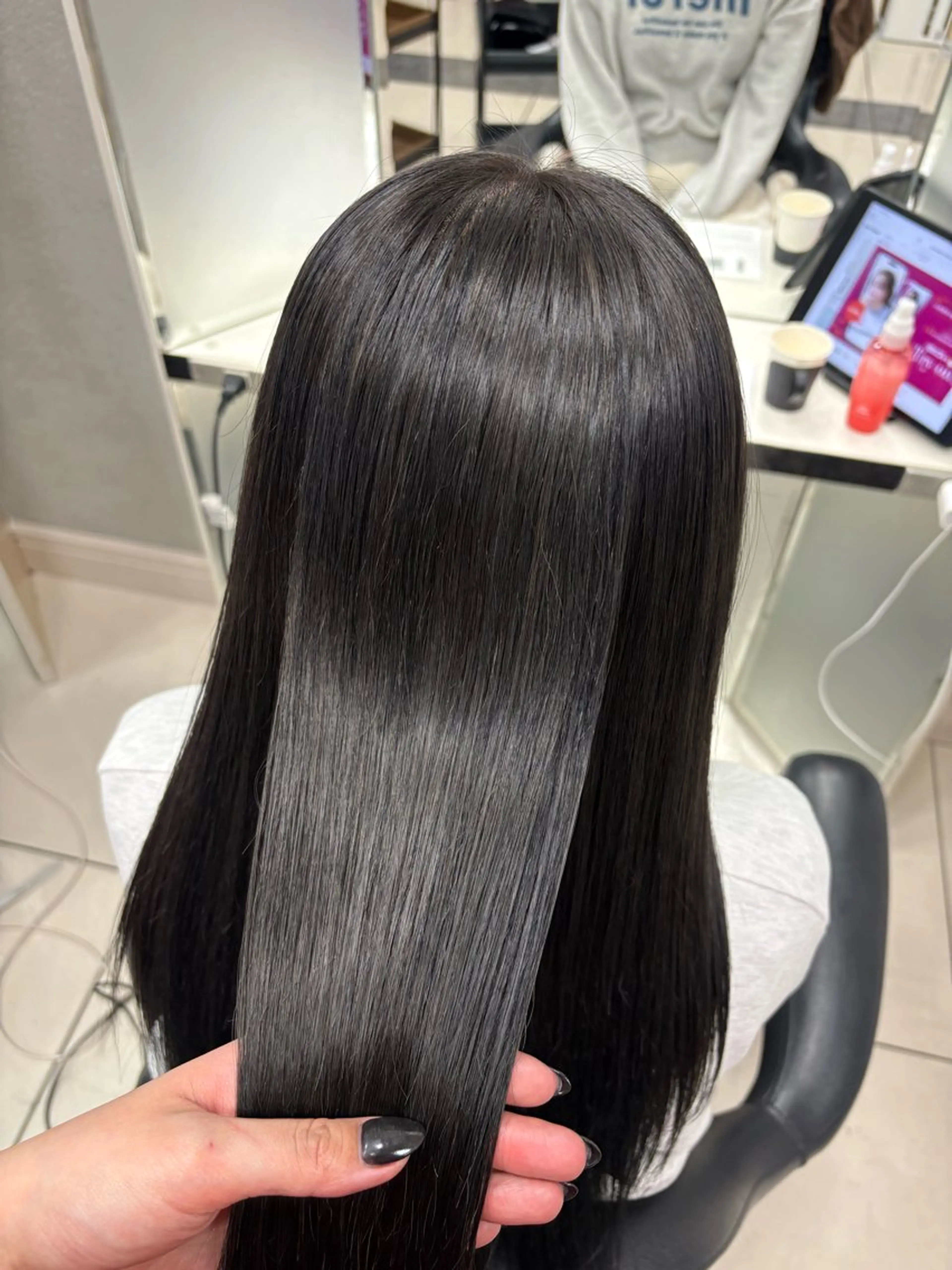 ロング ヘアカラー 艶髪/透明感カラー 🫧韓国ヘアのヘアスタイル