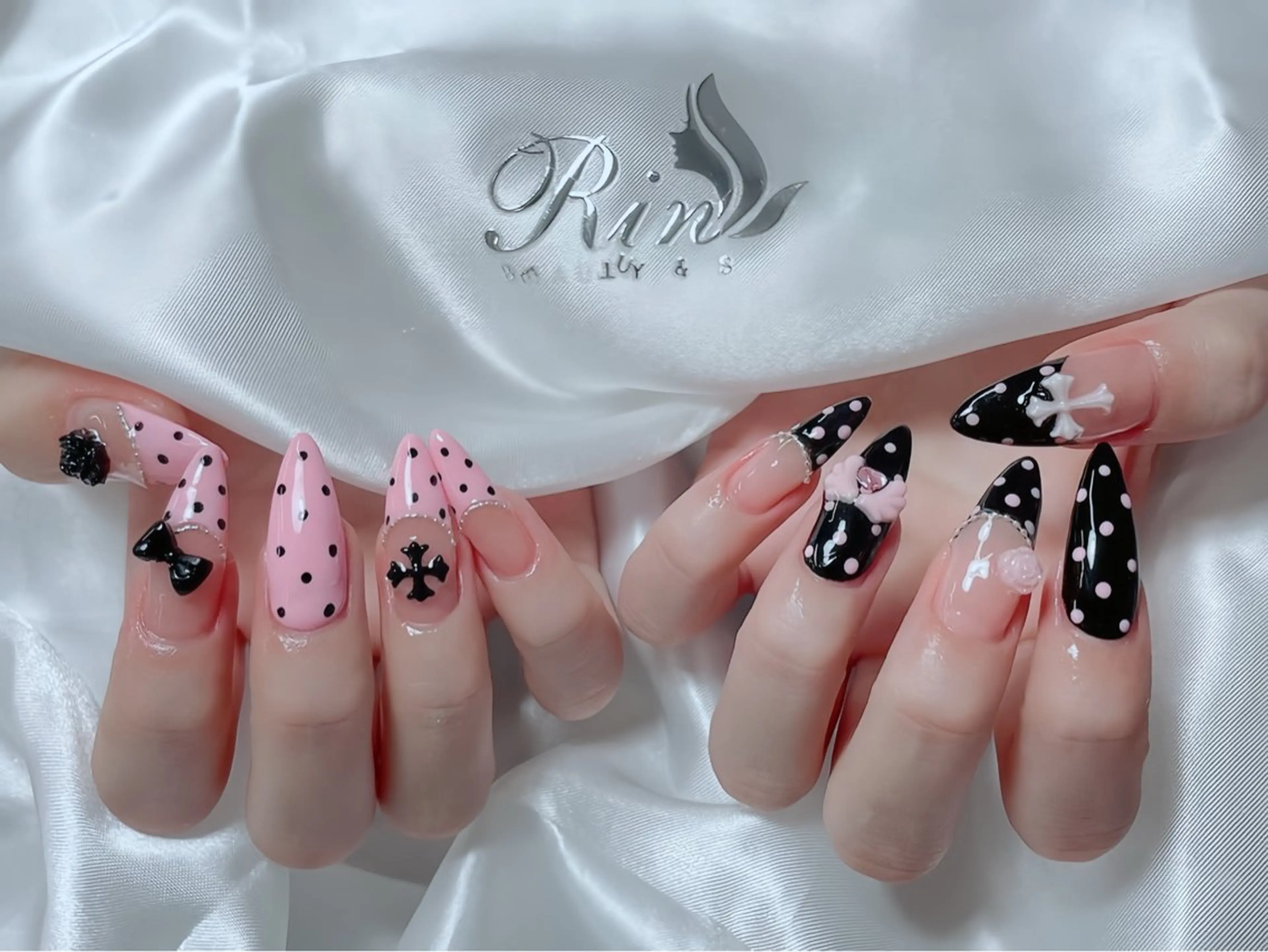 ネイル ボルドー フレンチネイル グラデーション キラキラネイル 韓国ネイル ハンドネイル Rin Nail 新大久保店のネイルデザイン