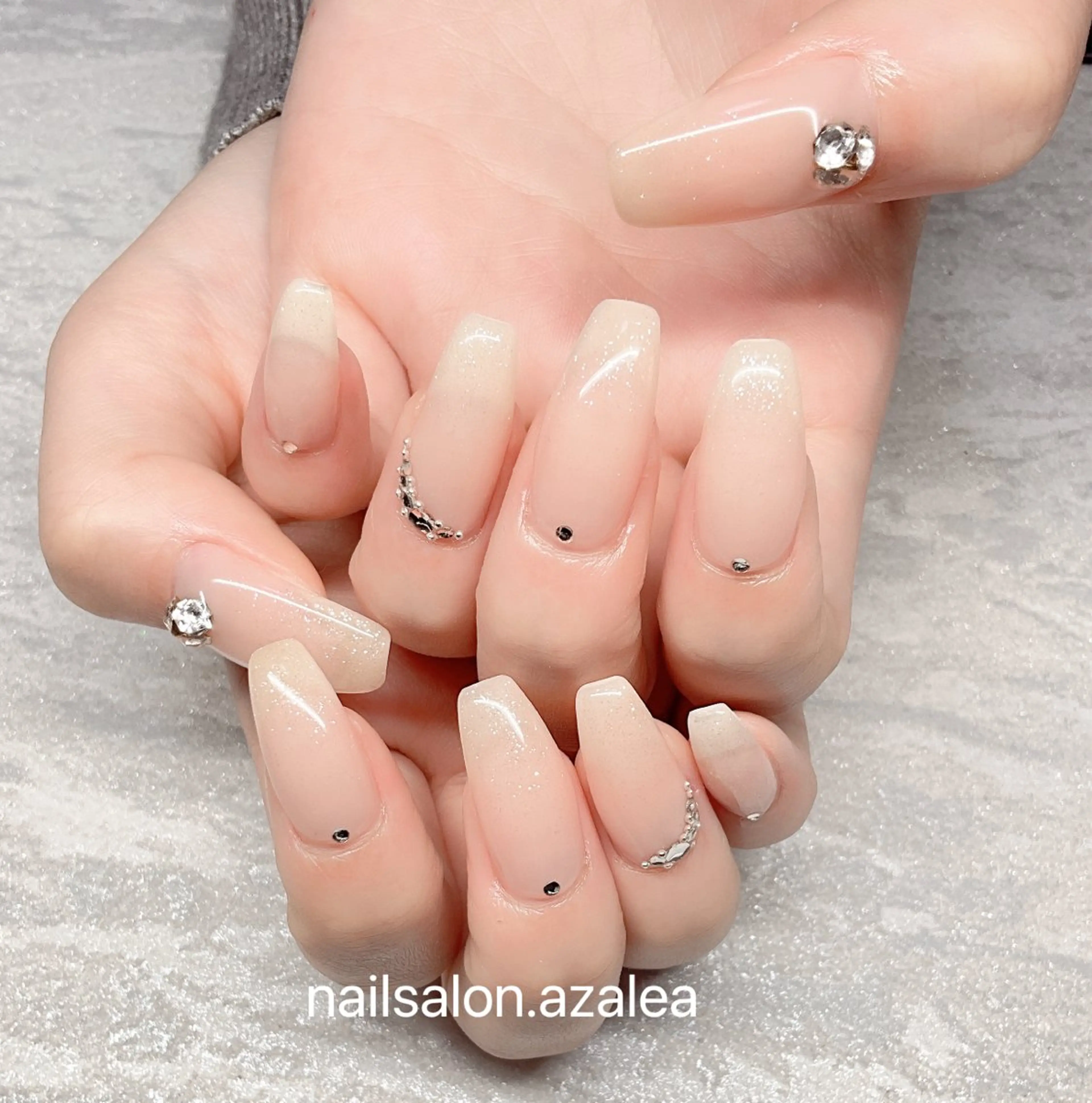 ネイル ハンドネイル R inのネイルデザイン