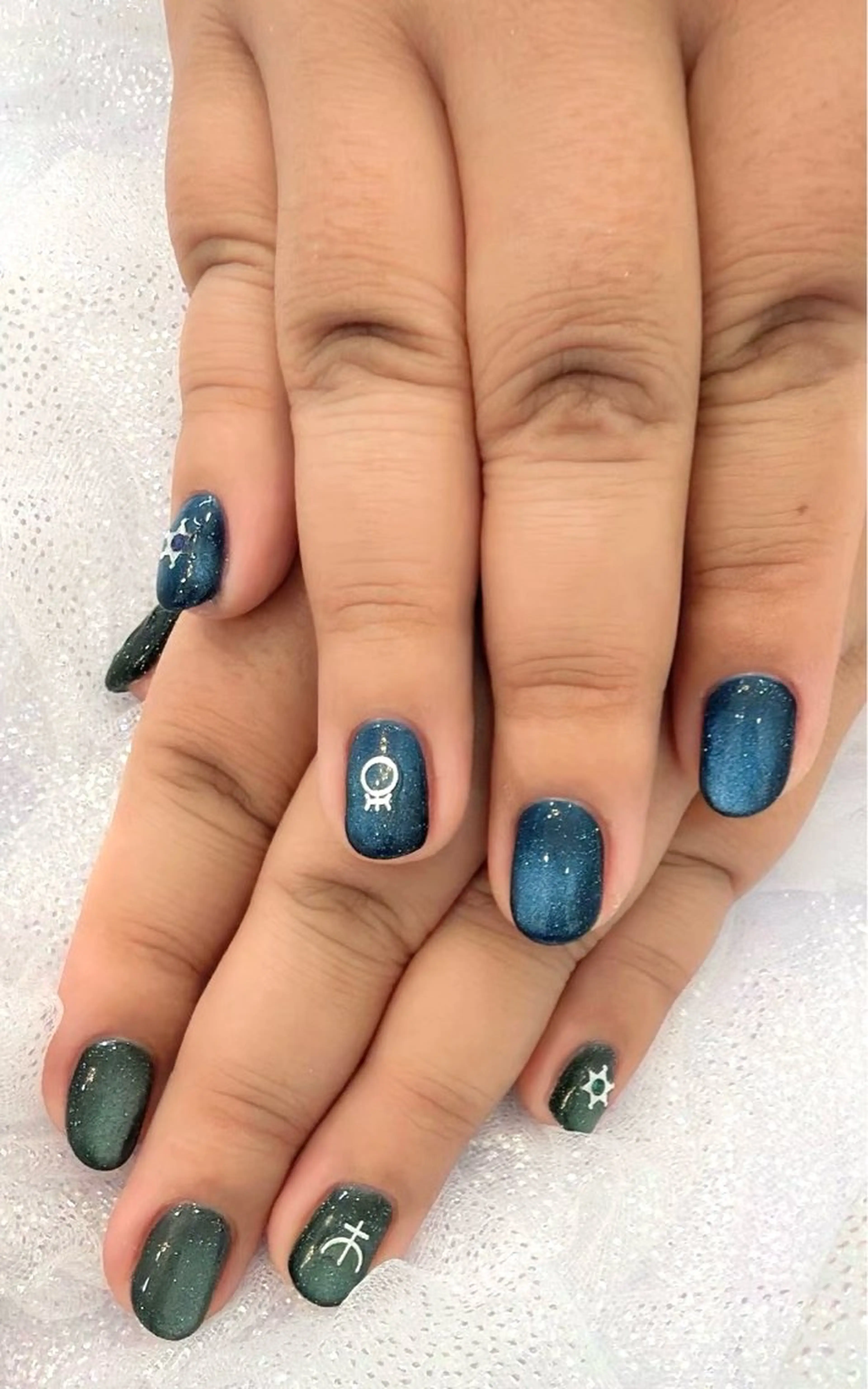 ネイル ブルー グリーン ショートネイル シンプルネイル ハンドネイル REGINA (レジーナ)所属・REGINA ネイルまつげエステの眉毛・アイブロウイメージ