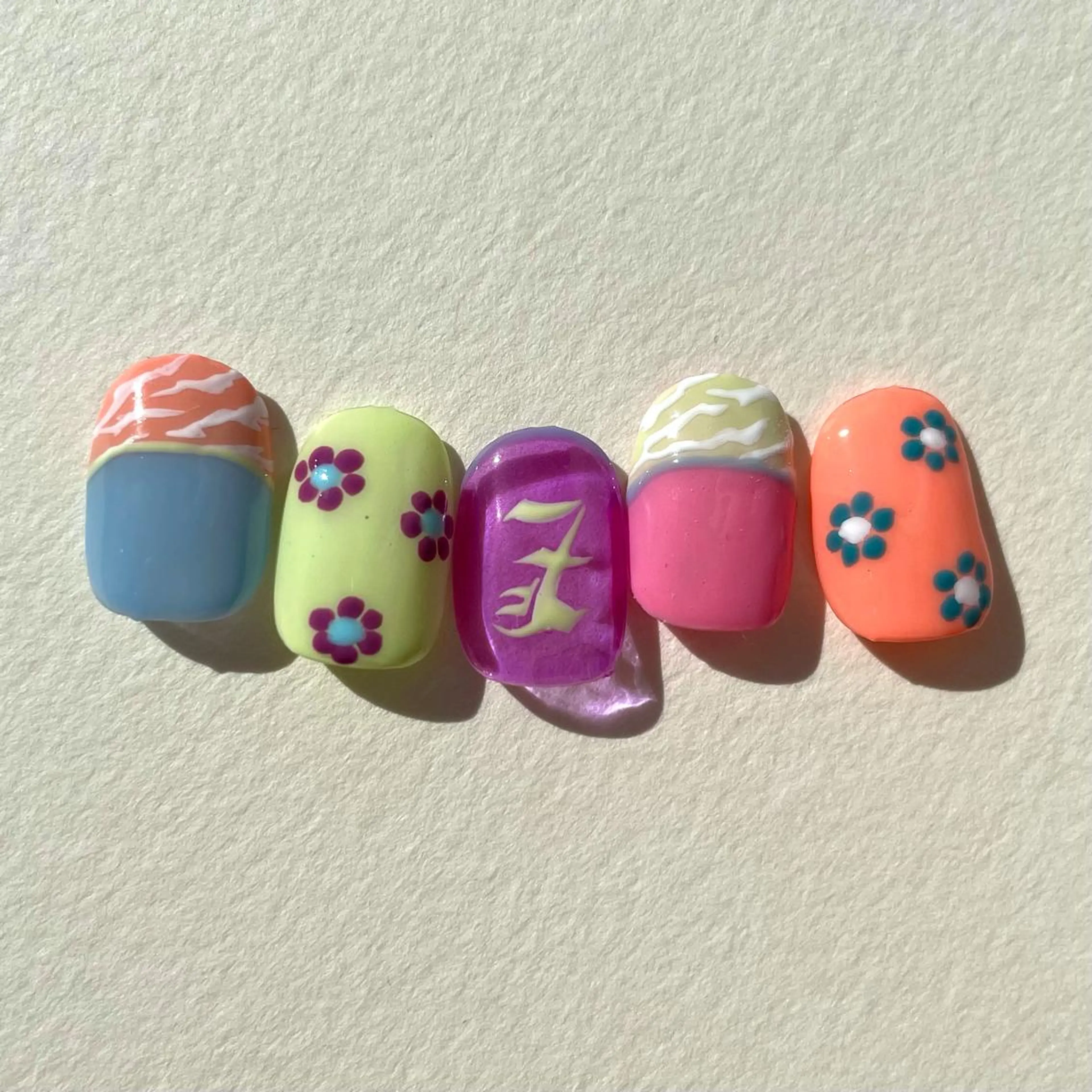 ネイル AOI✩⡱ y2kネイルのネイルデザイン