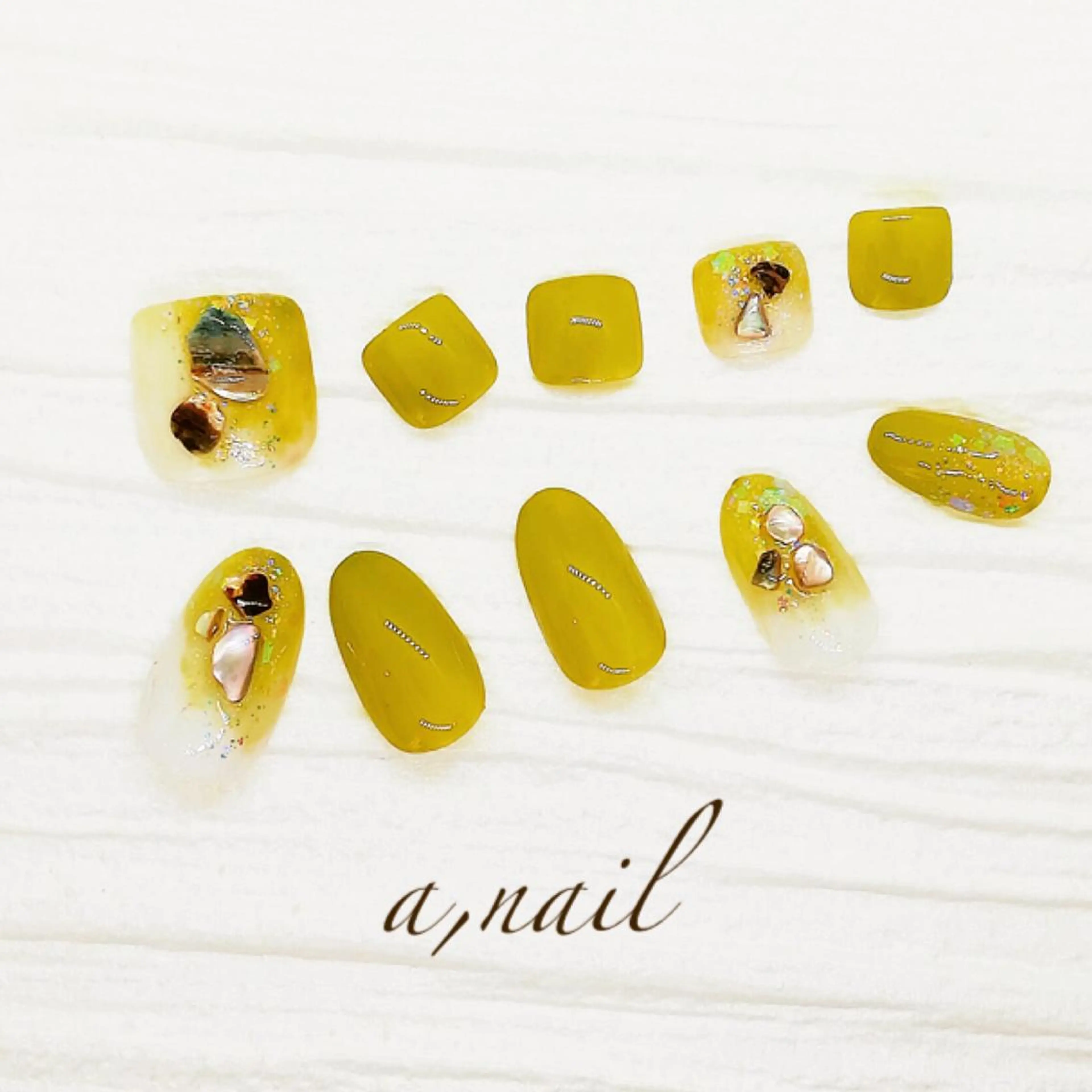 ネイル フットネイル ラメ(グリッター) ニュアンスネイル オフィスネイル ワンカラーネイル ハンドネイル ネイルサロン エーネイルのネイルデザイン