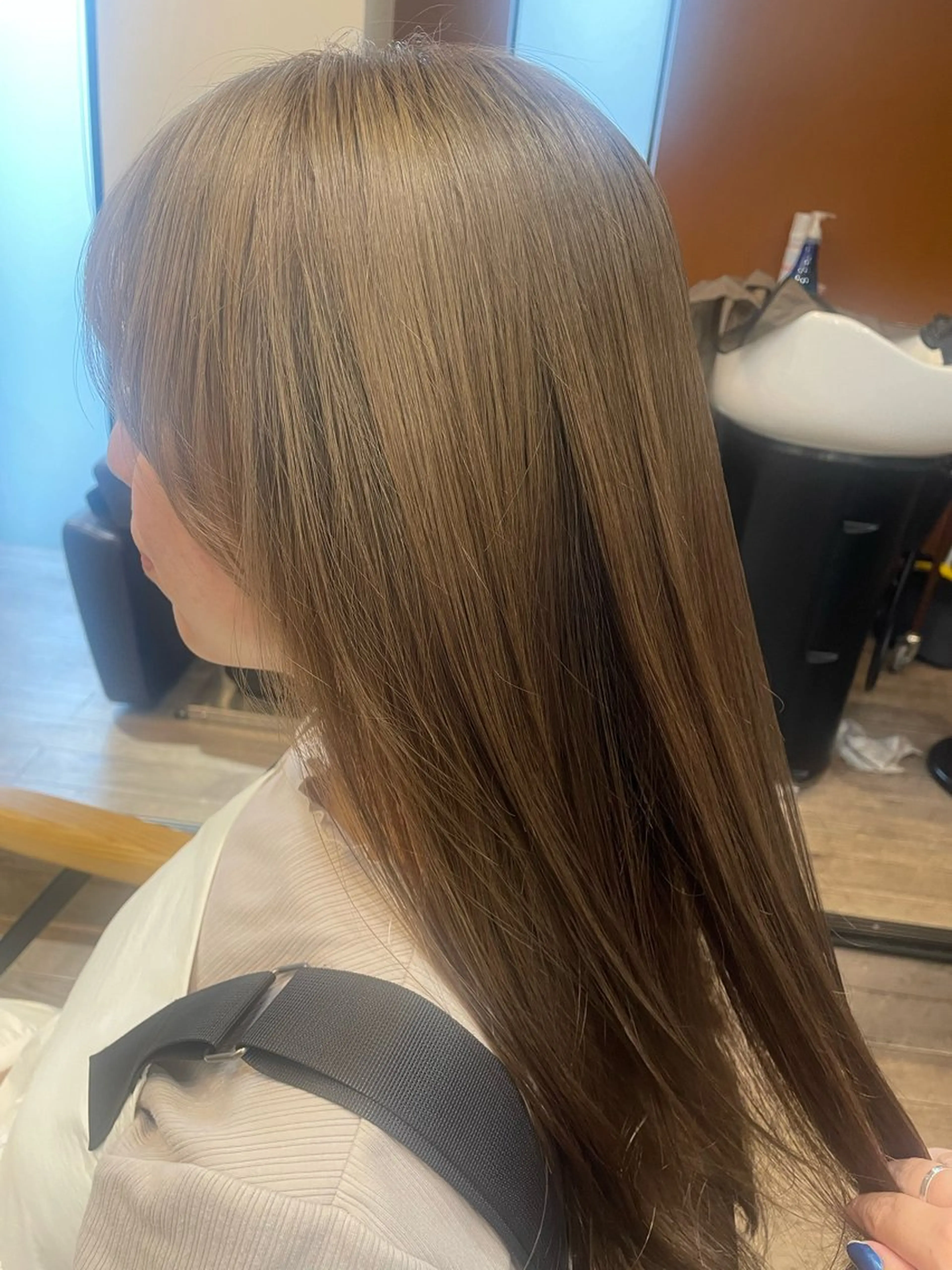 ロング カラー ベージュカラー ブリーチ nalu新宿所属・🦋春山 さとみ🦋のヘアスタイル