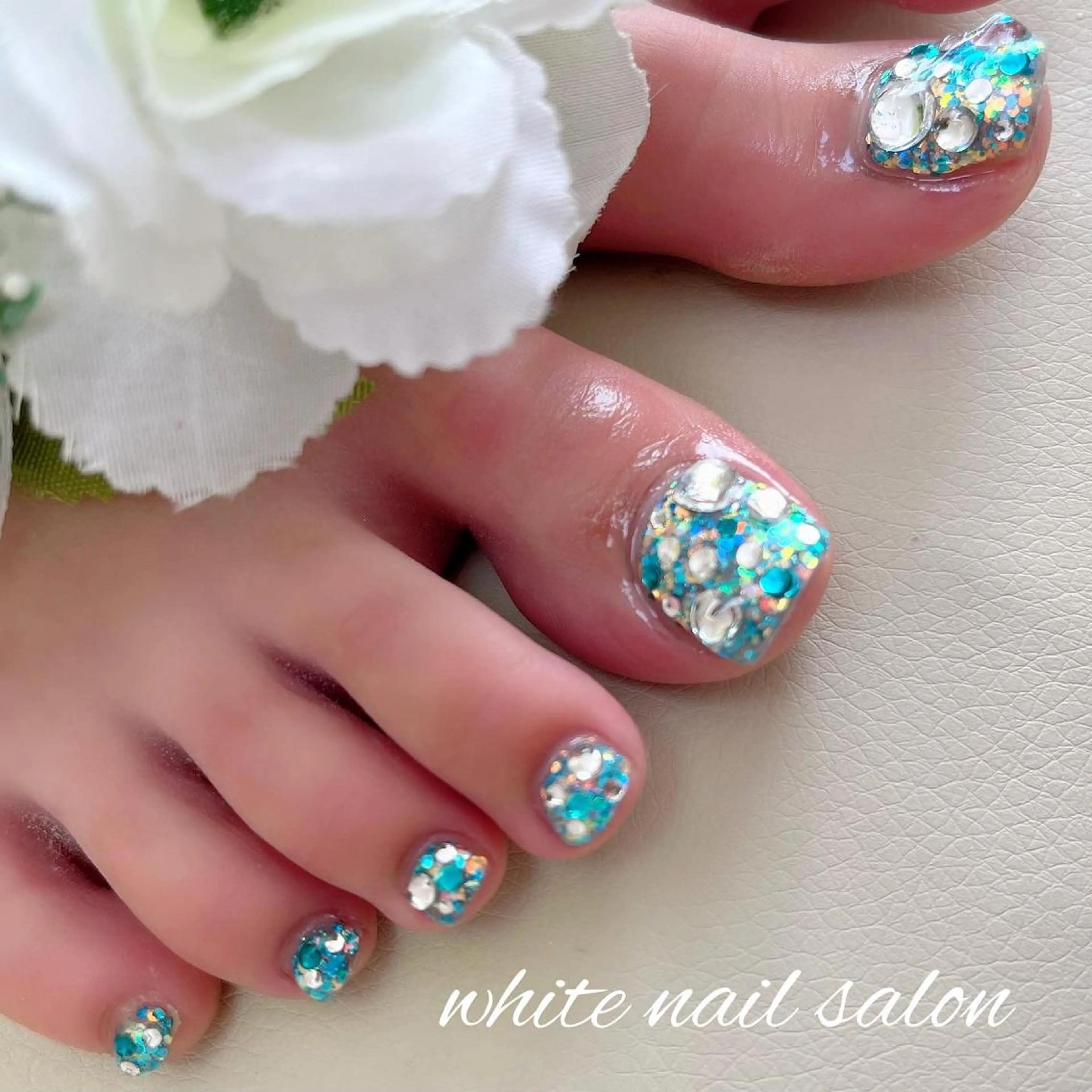 ネイル フットネイル ジェルネイル ハードジェル ラメ(グリッター) 持ち込み フットネイル white nail salonのネイルデザイン