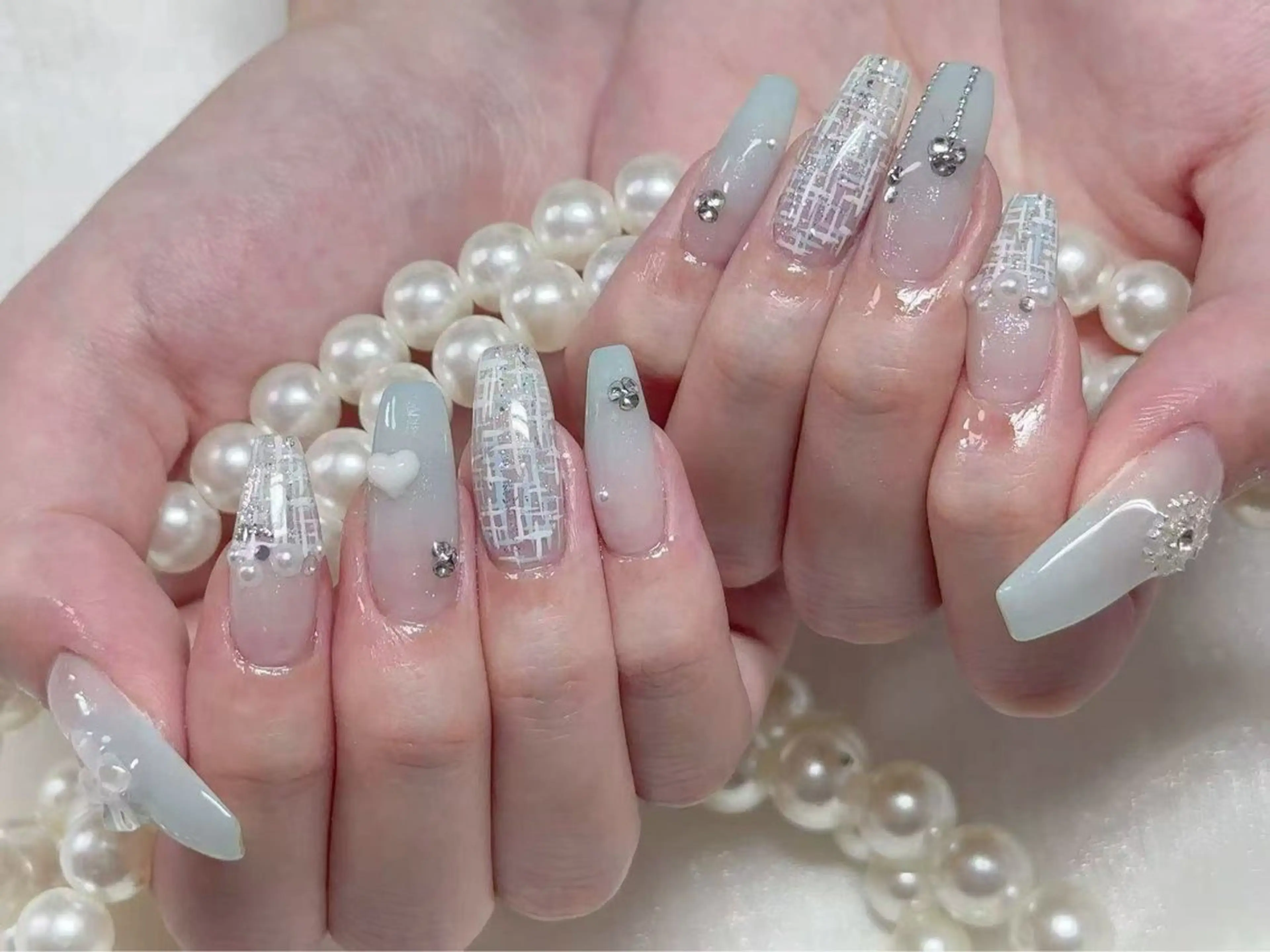 ネイル オーロラネイル 長さ出し フレンチネイル ガーリー キラキラネイル RIn 🎀のネイルデザイン