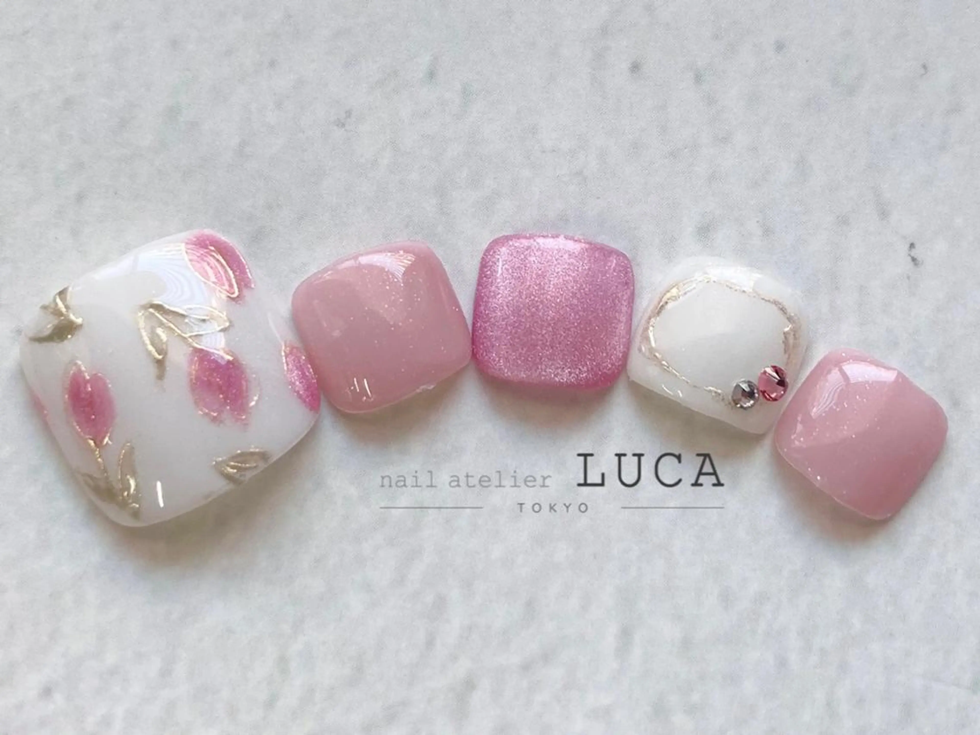 ネイル アートネイル オーロラネイル クリアネイル 長さ出し フットネイル フットネイル ネイルアトリエルカ スタッフのネイルデザイン