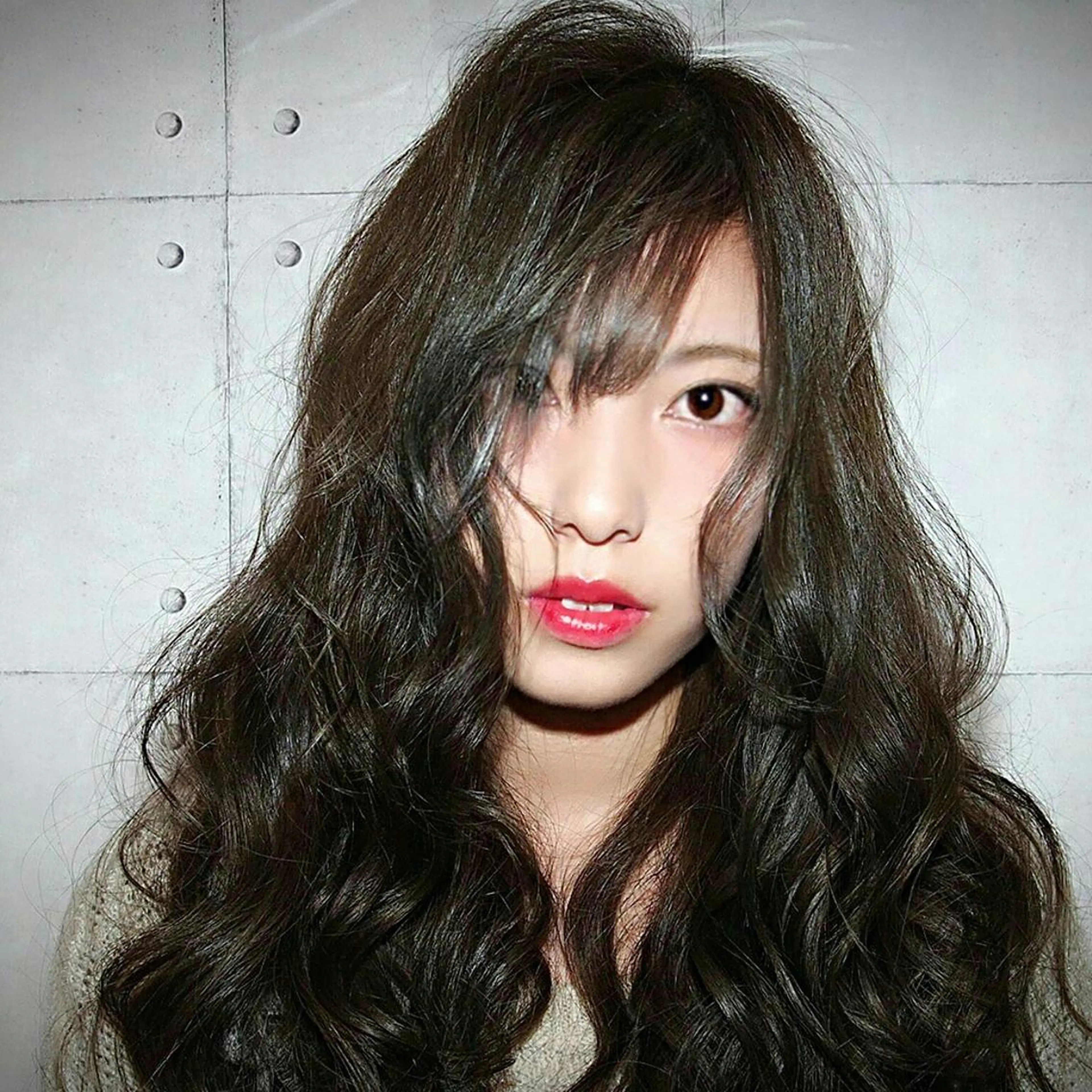 セミロング ヘアアレンジ カラー アッシュ ブリーチ ブリーチなしカラー 秋山 幸太のヘアスタイル