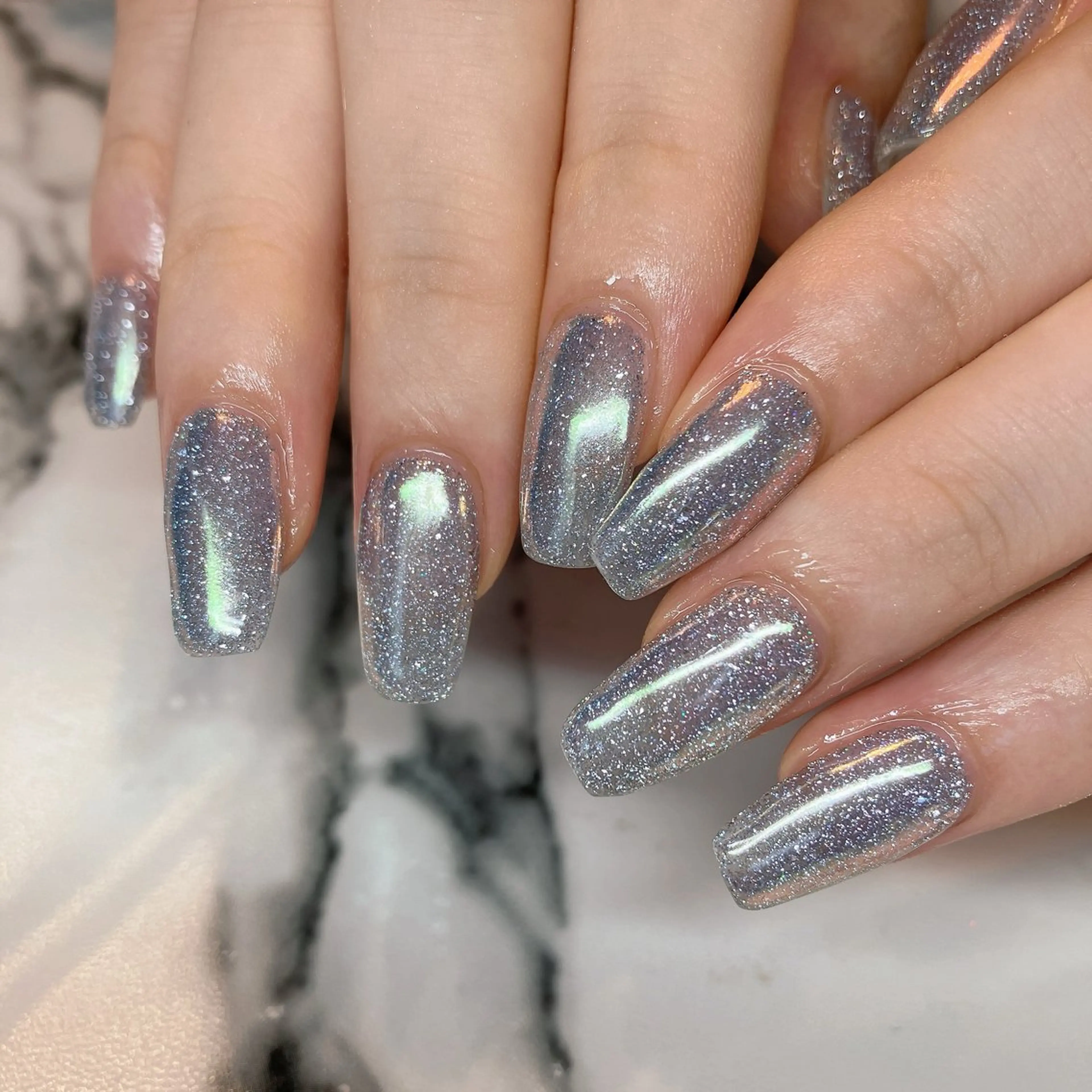 ネイル オーロラネイル フラッシュネイル ロングネイル ミラーネイル ハンドネイル 酒井 茜のエステ・リラクイメージ