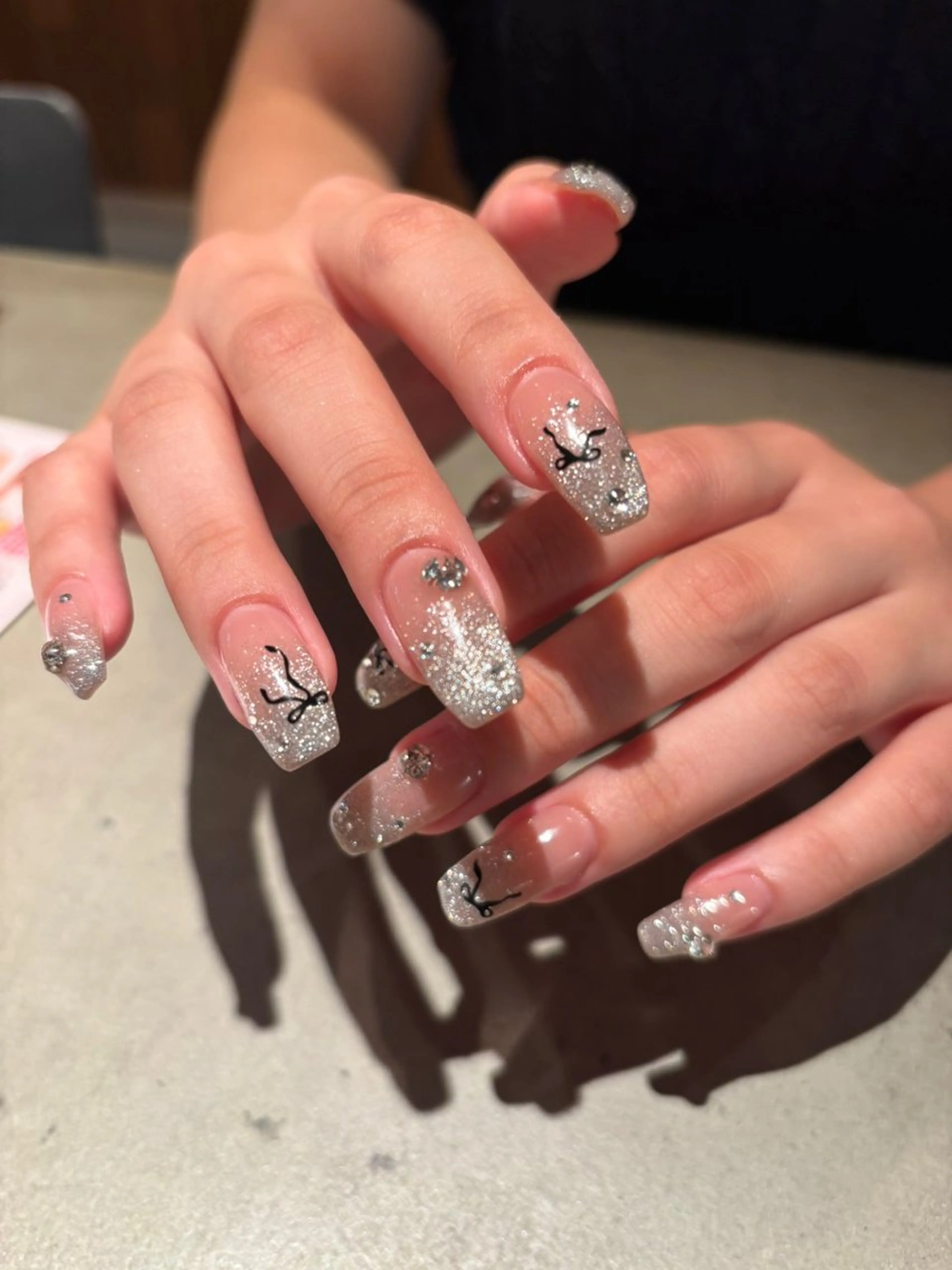 ネイル リボン ワンホンネイル ハンドネイル 赤根 風南のネイルデザイン