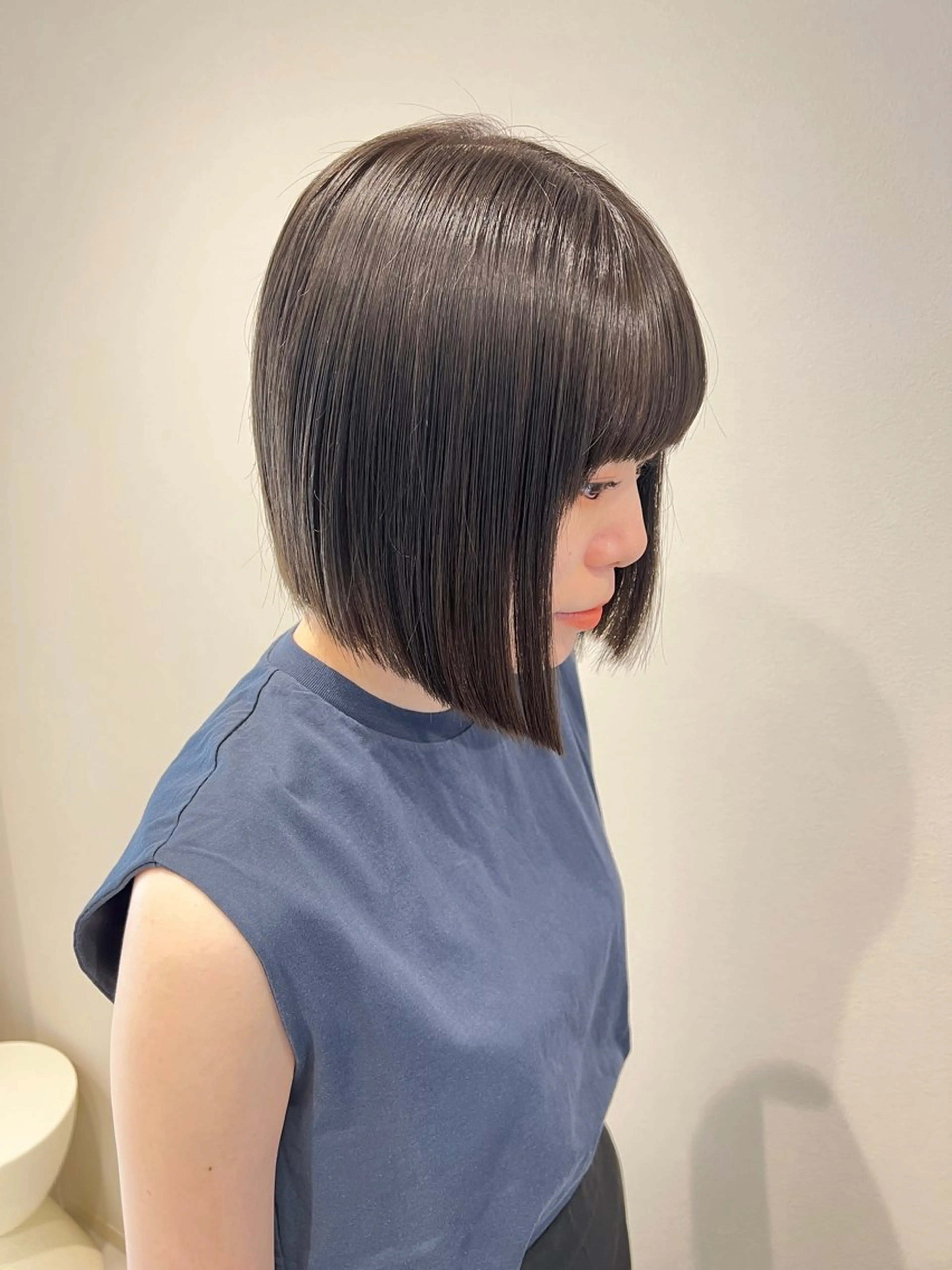 ショート カラー グレージュ オリーブグレージュ オリーブグレー ノイシキ サキのヘアスタイル