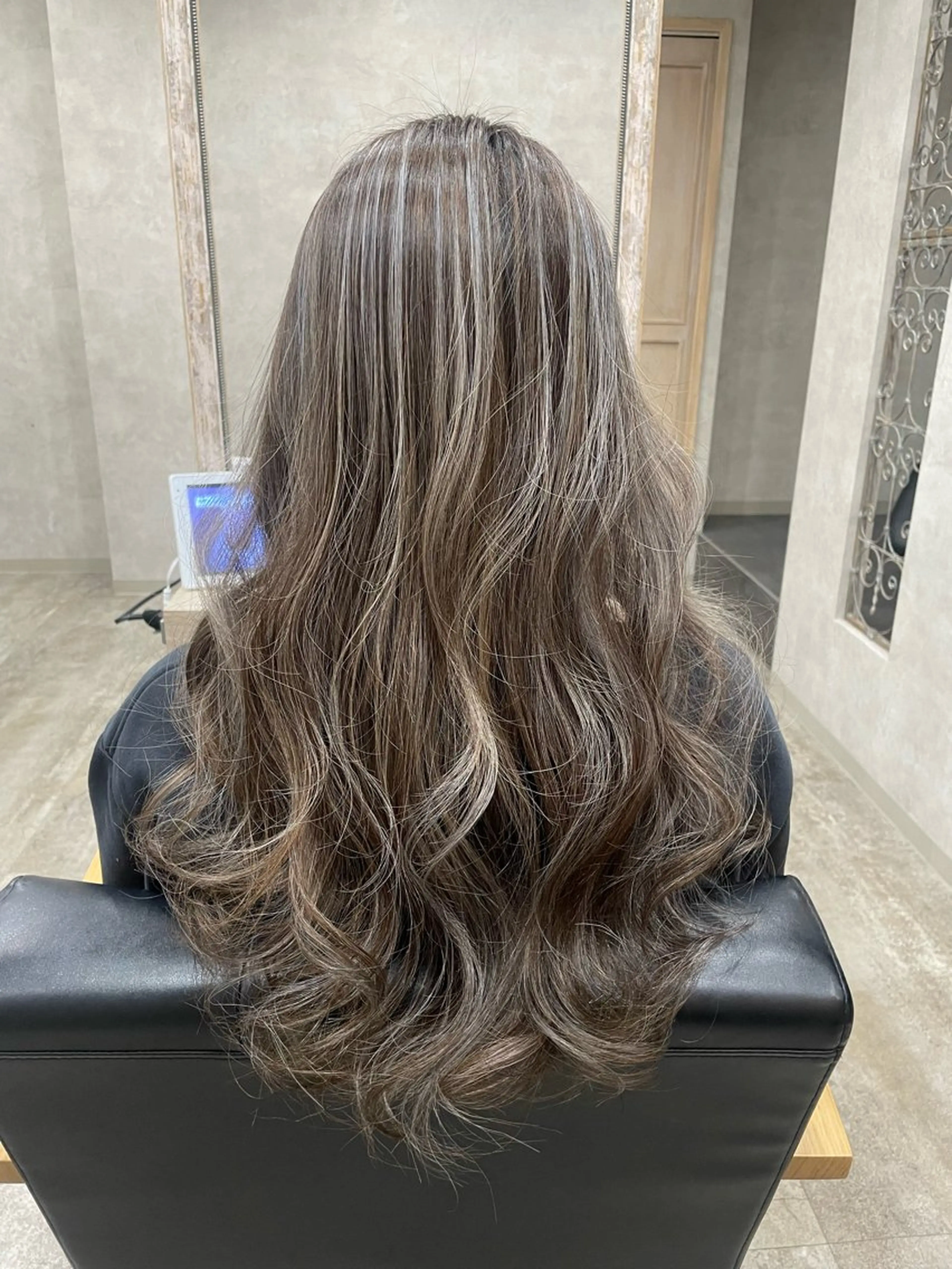 ロング カラー ヘアアレンジ ヘアカラー 🍑🧋ハイトーン 暖色カラーlucaのヘアスタイル