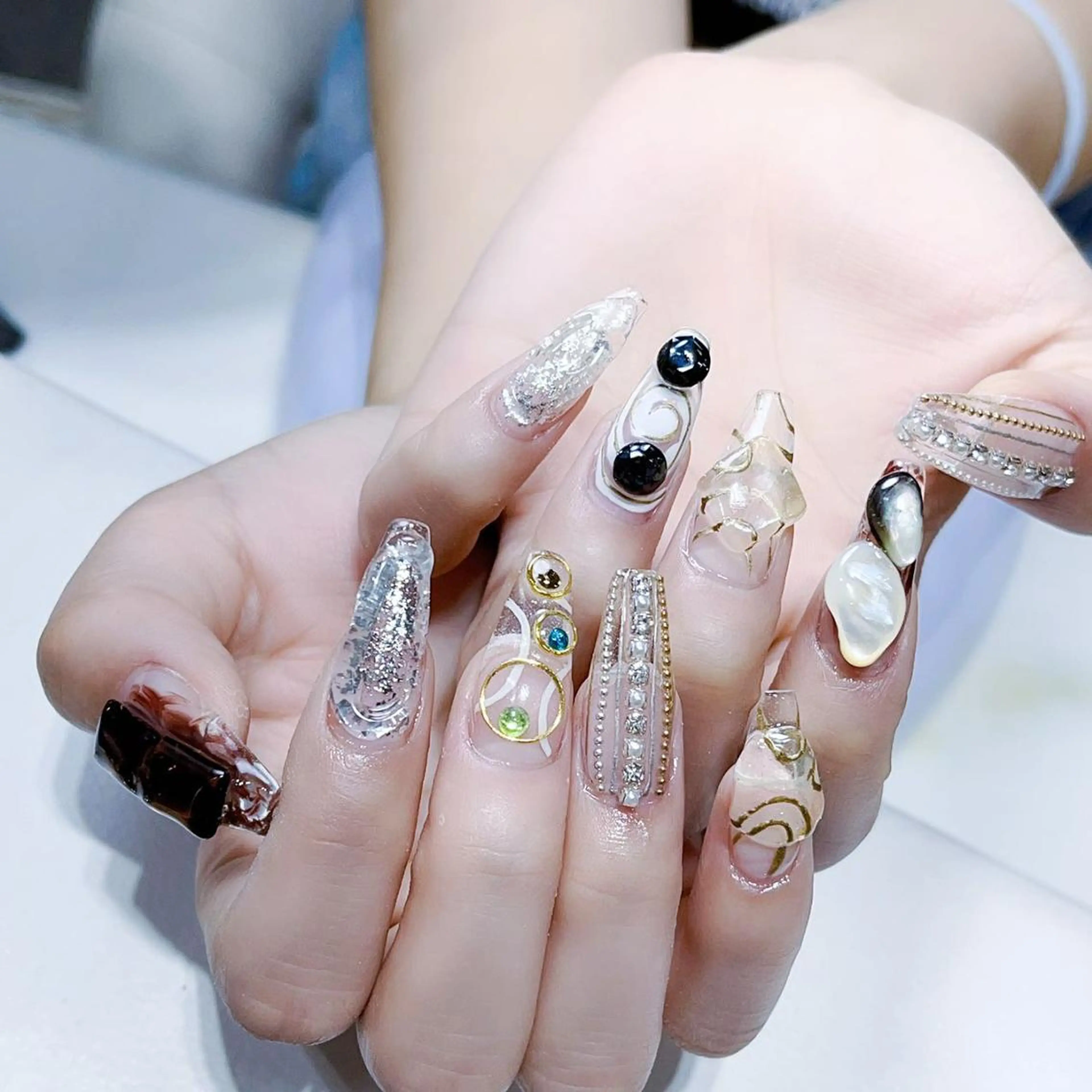 ネイル アートネイル 長さ出し ネイルチップ Queens momoのネイルデザイン