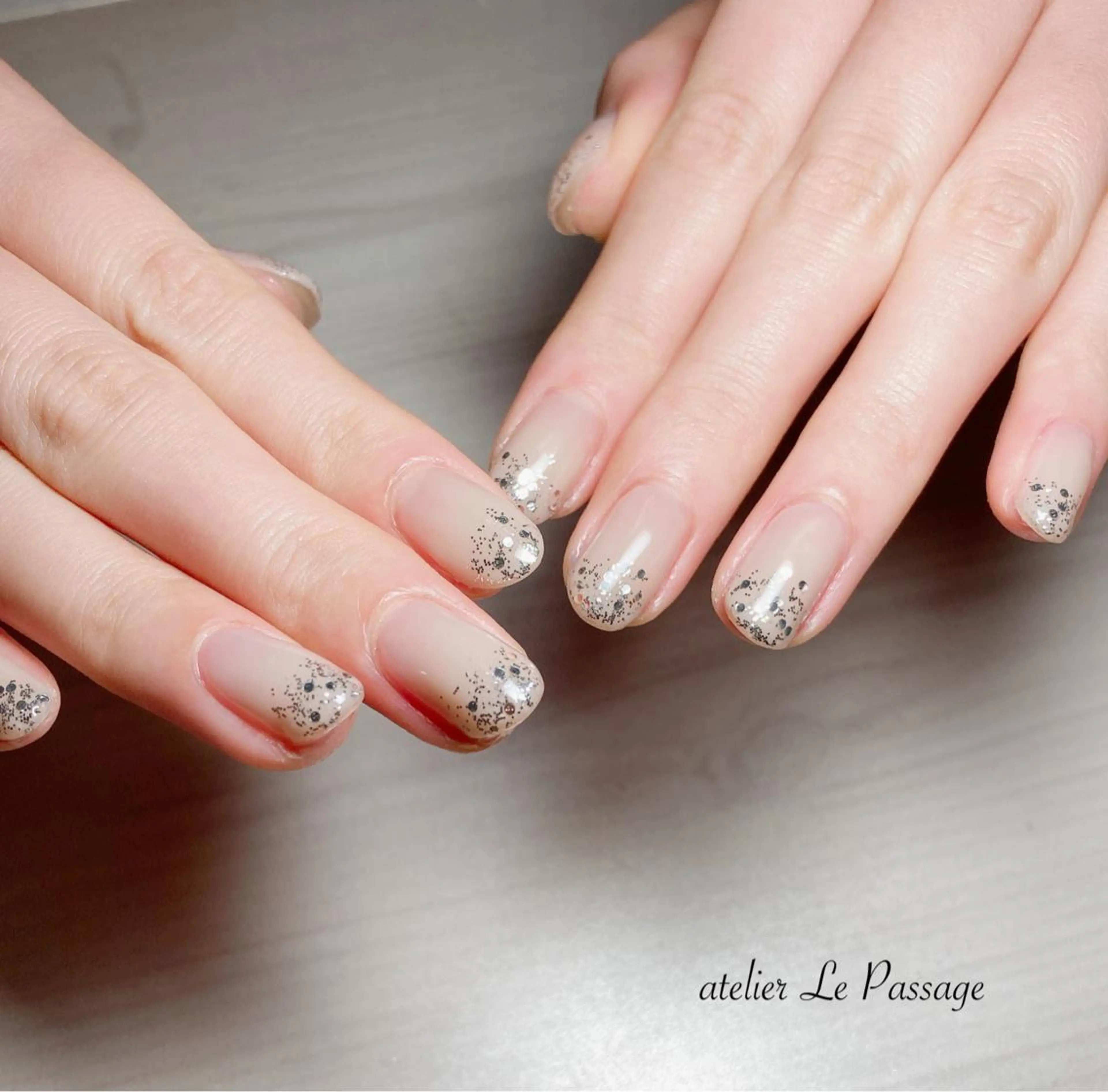 ネイル ジェルネイル キラキラネイル ラメ(グリッター) オフィスネイル ワンカラーネイル Atelier Le Passage所属・h nakatsukaのネイルデザイン