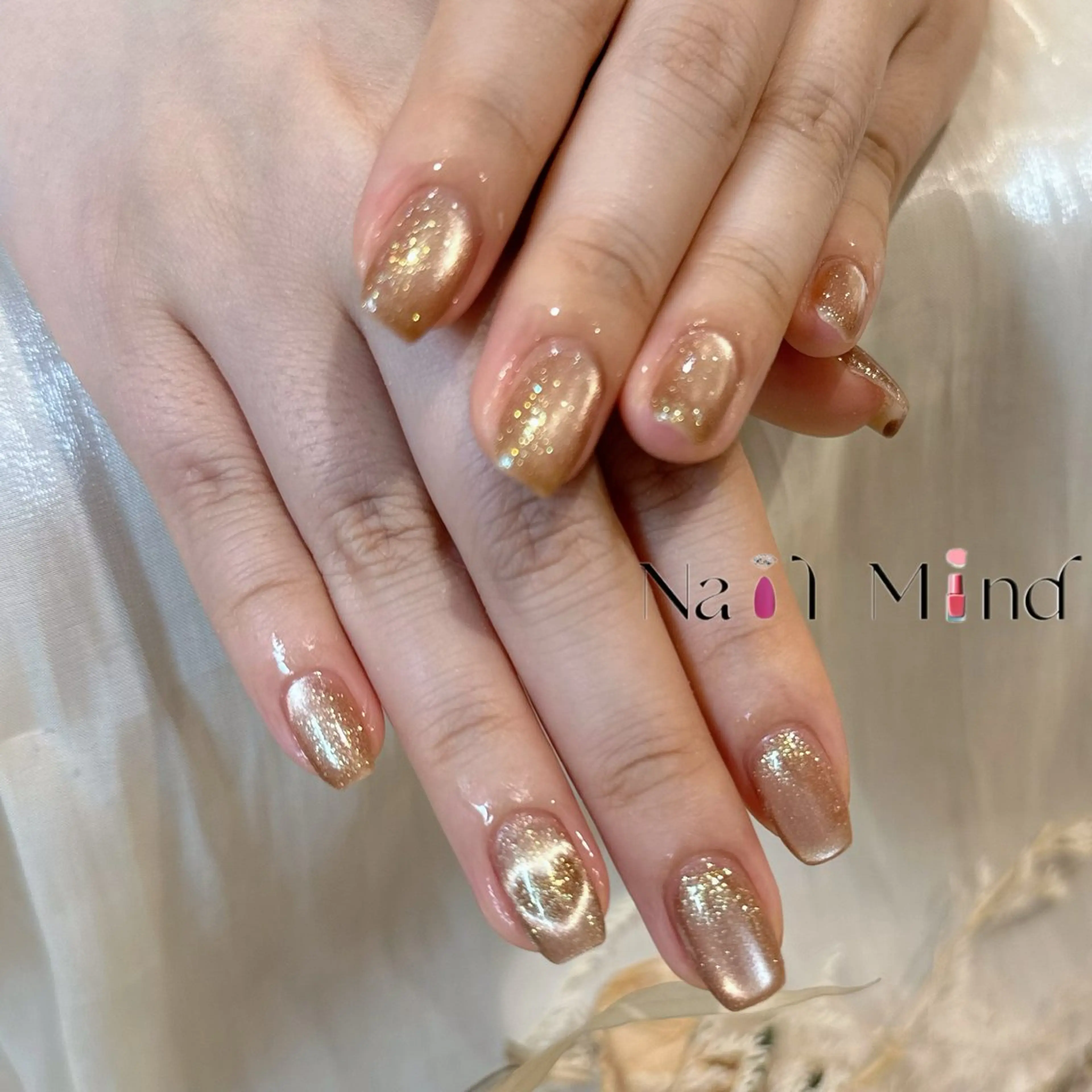 ネイル ジェルネイル ゴールド ハート キラキラネイル ラメ(グリッター) ハンドネイル Nail Mind (NaONail）のネイルデザイン