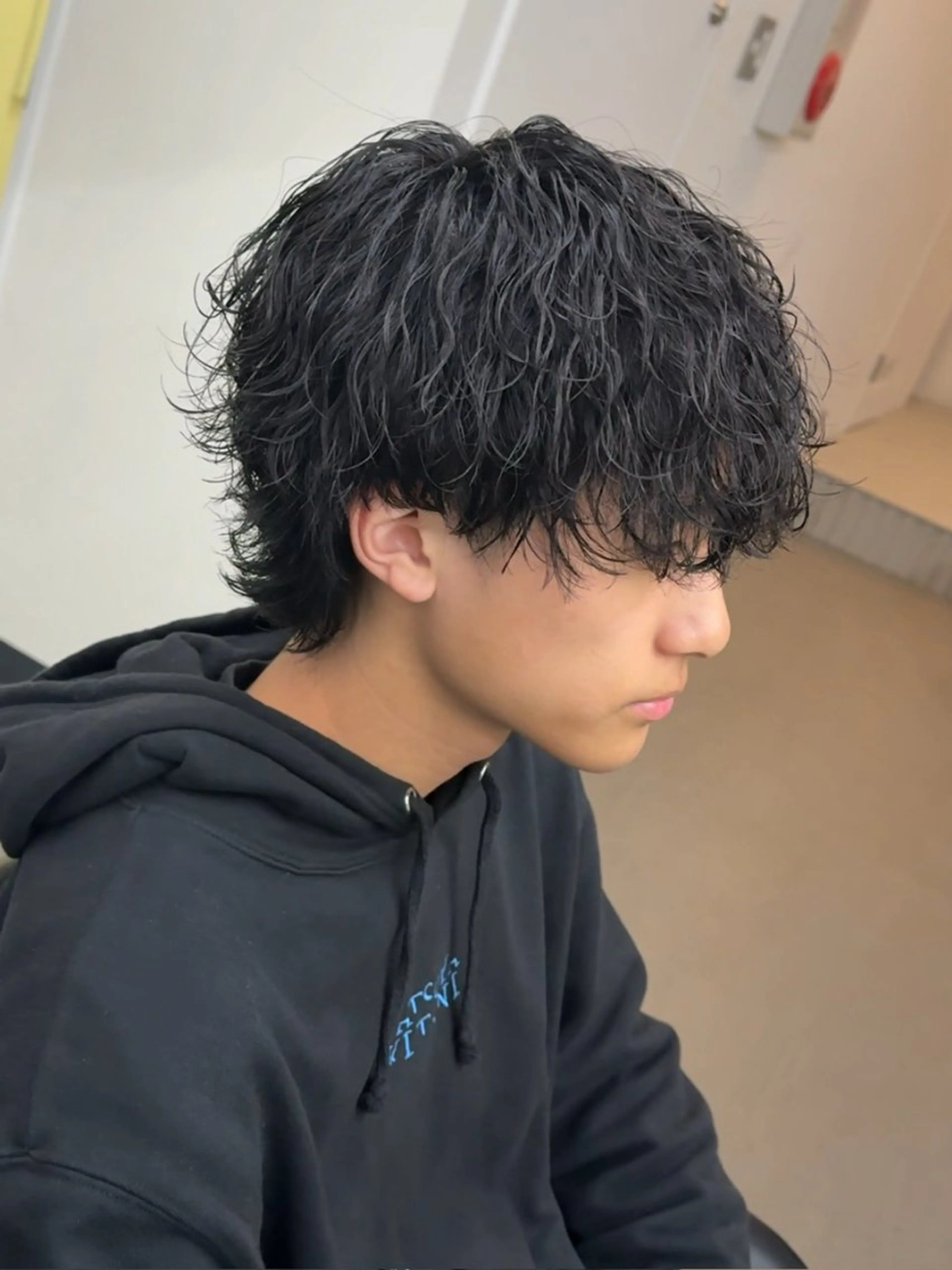 ショート パーマ メンズ メンズパーマ 波巻きパーマ 渋谷／ブリーチ／ カラーモデル／はるとのヘアスタイル