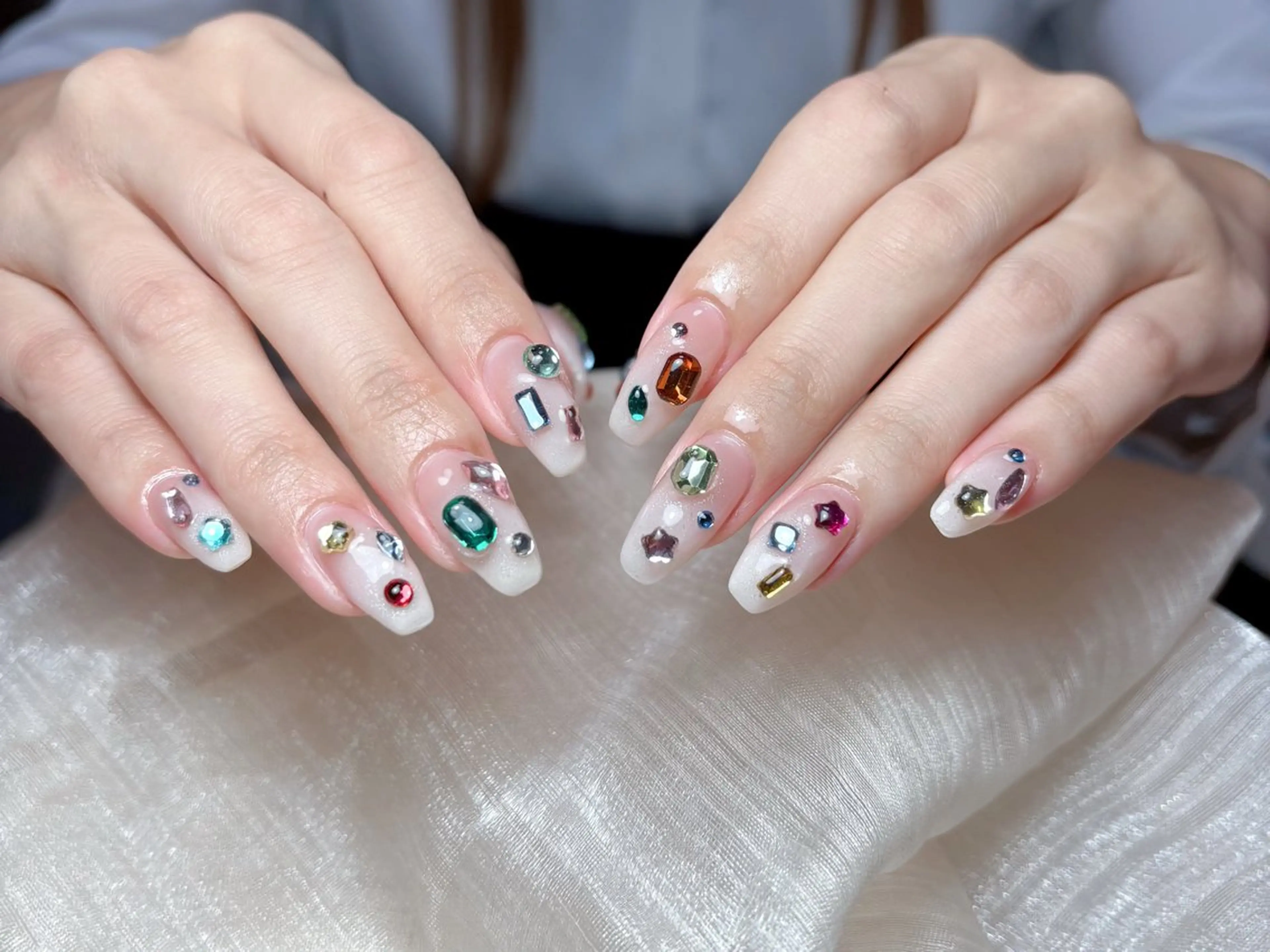 ネイル オーロラネイル チークネイル フレンチネイル ジェルネイル ガラスフレンチ ハンドネイル Nail Jolie所属・Nail Jolieのネイルデザイン