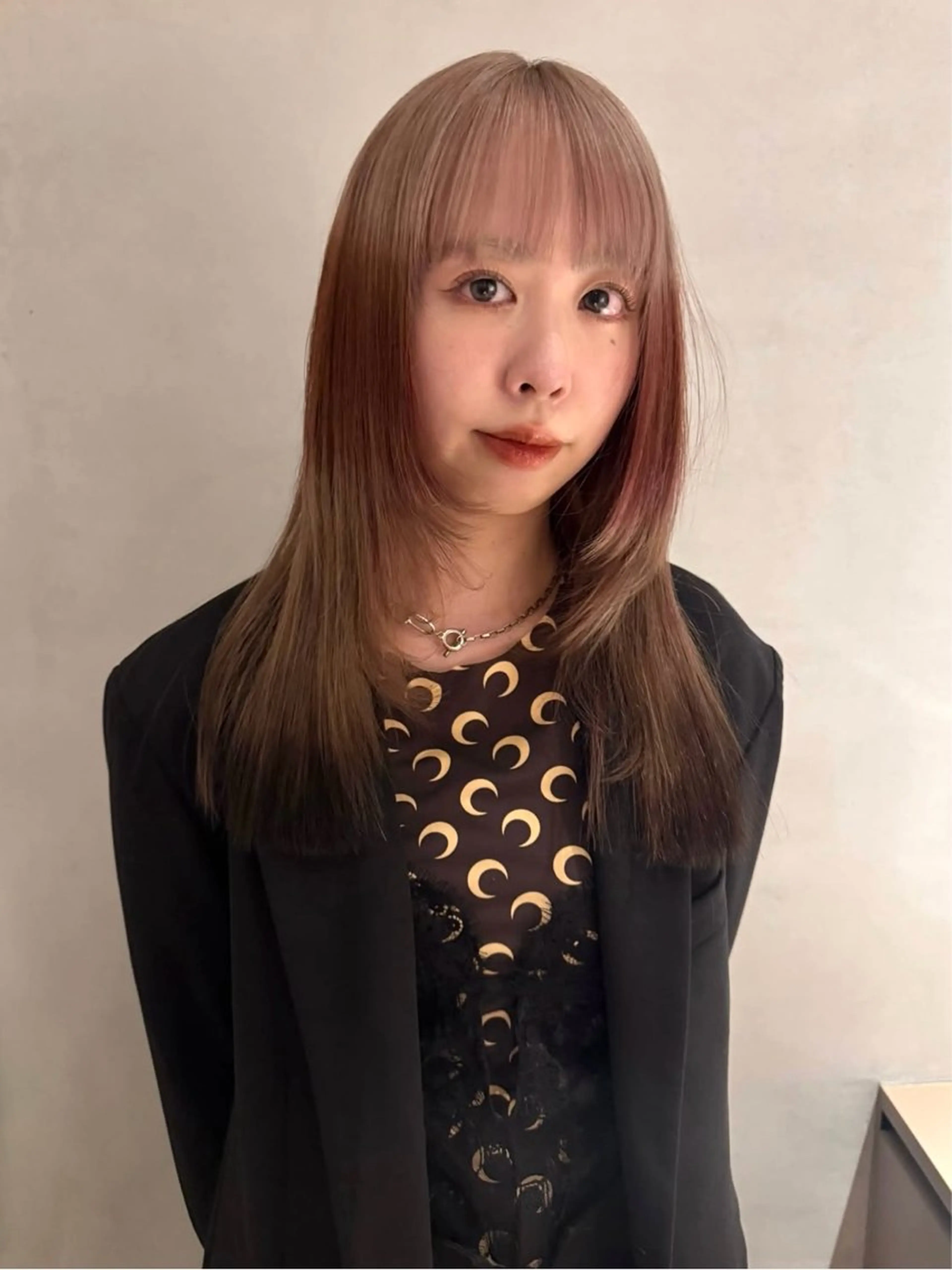 ミディアム カラー ヘアアレンジ 縮毛矯正履歴からの ブリーチ /mamiのヘアスタイル