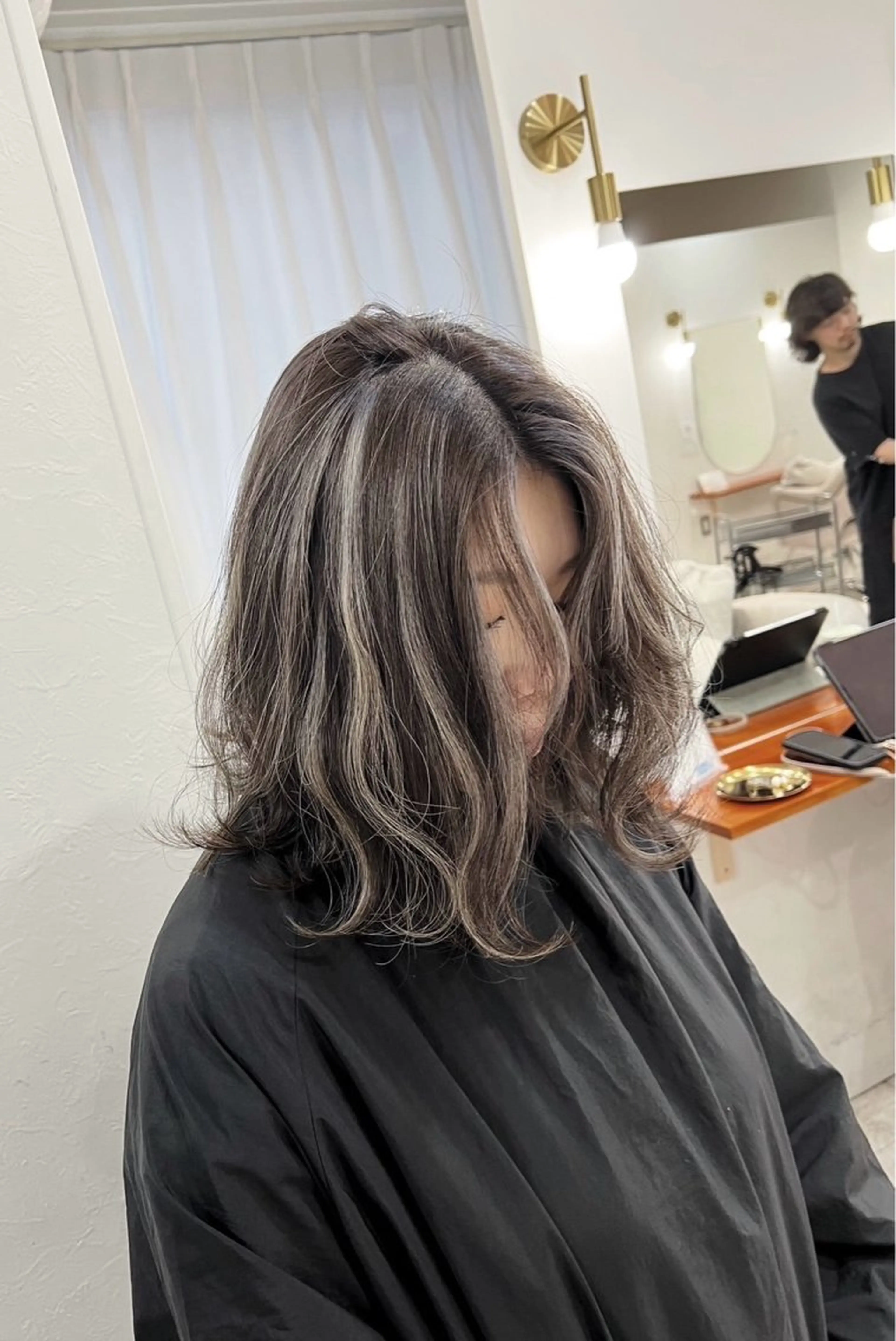 ミディアム カラー ダークグレー ダークグレージュ グレージュ ハイライトカラー ハイライト カット ヘアカラー トリートメント ROBIN所属・指名数No.1 /NAOYAのヘアスタイル