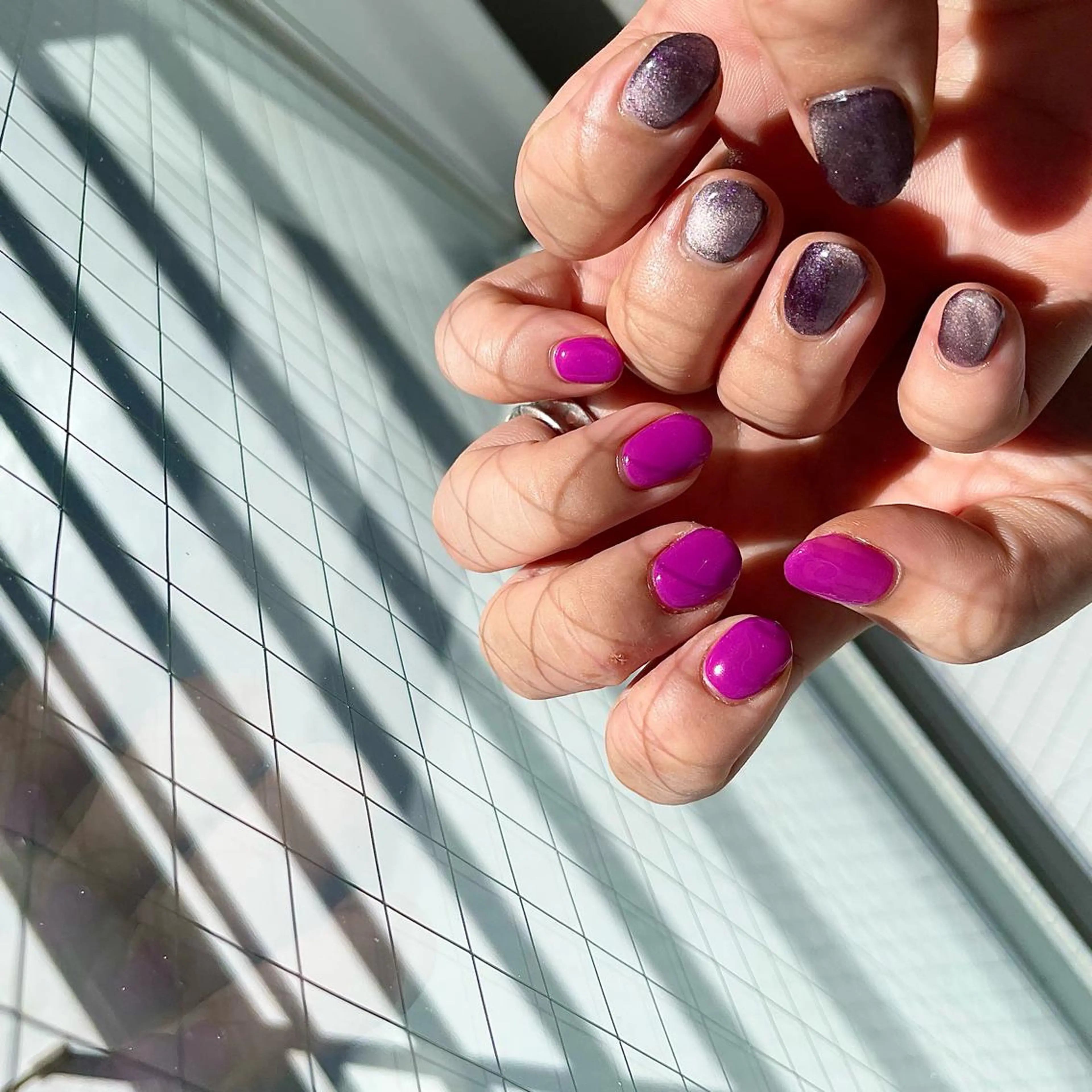 カラー パーマ ヘアアレンジ メンズ キッズ ネイル マツエク・マツパ アイブロウ マグネットネイル パープル ハンドネイル nail&eye Aoのマツエク・マツパデザイン