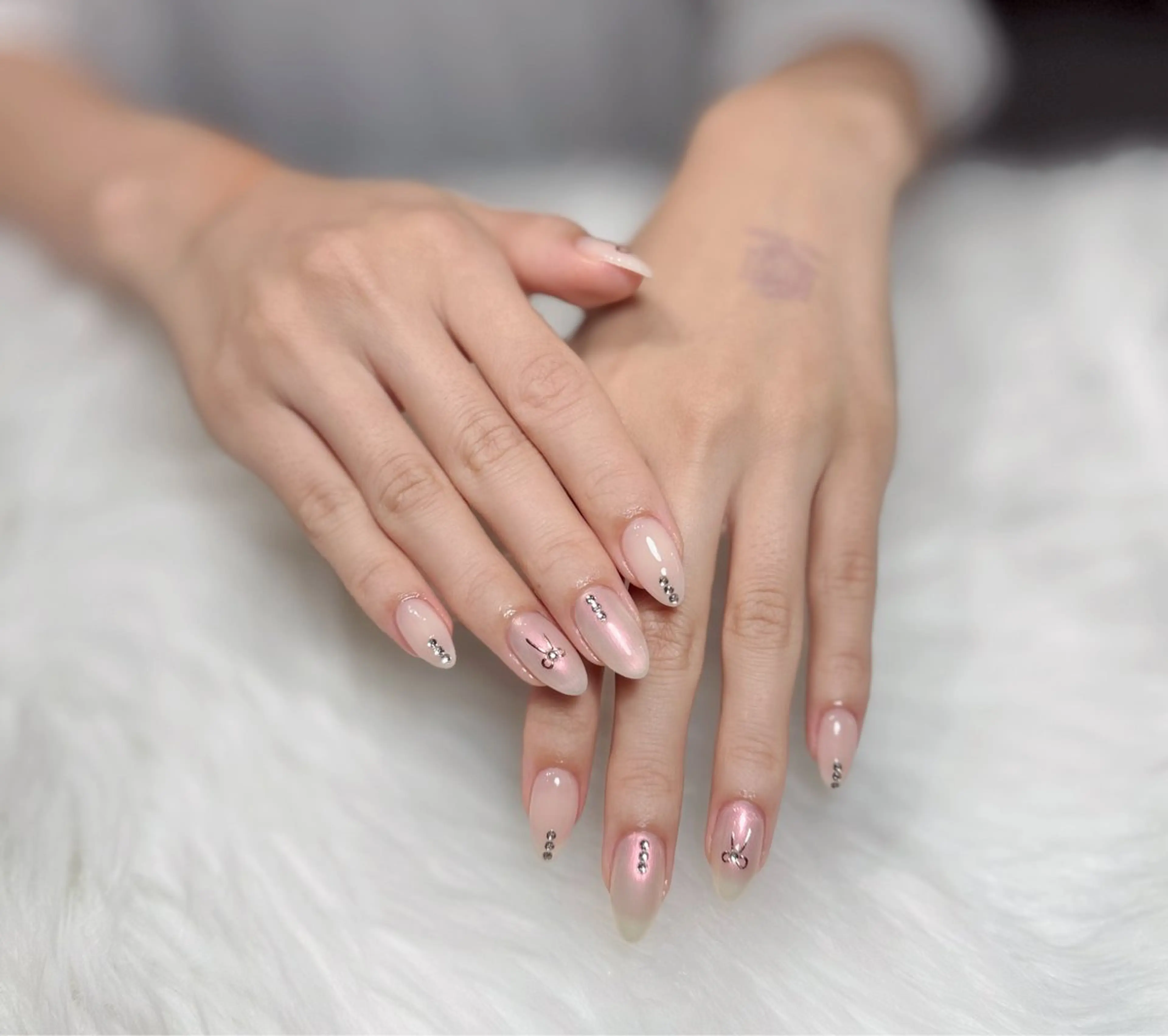 ネイル オーロラネイル チークネイル フットネイル フレンチネイル ジェルネイル ハンドネイル Nichi Nailsのネイルデザイン