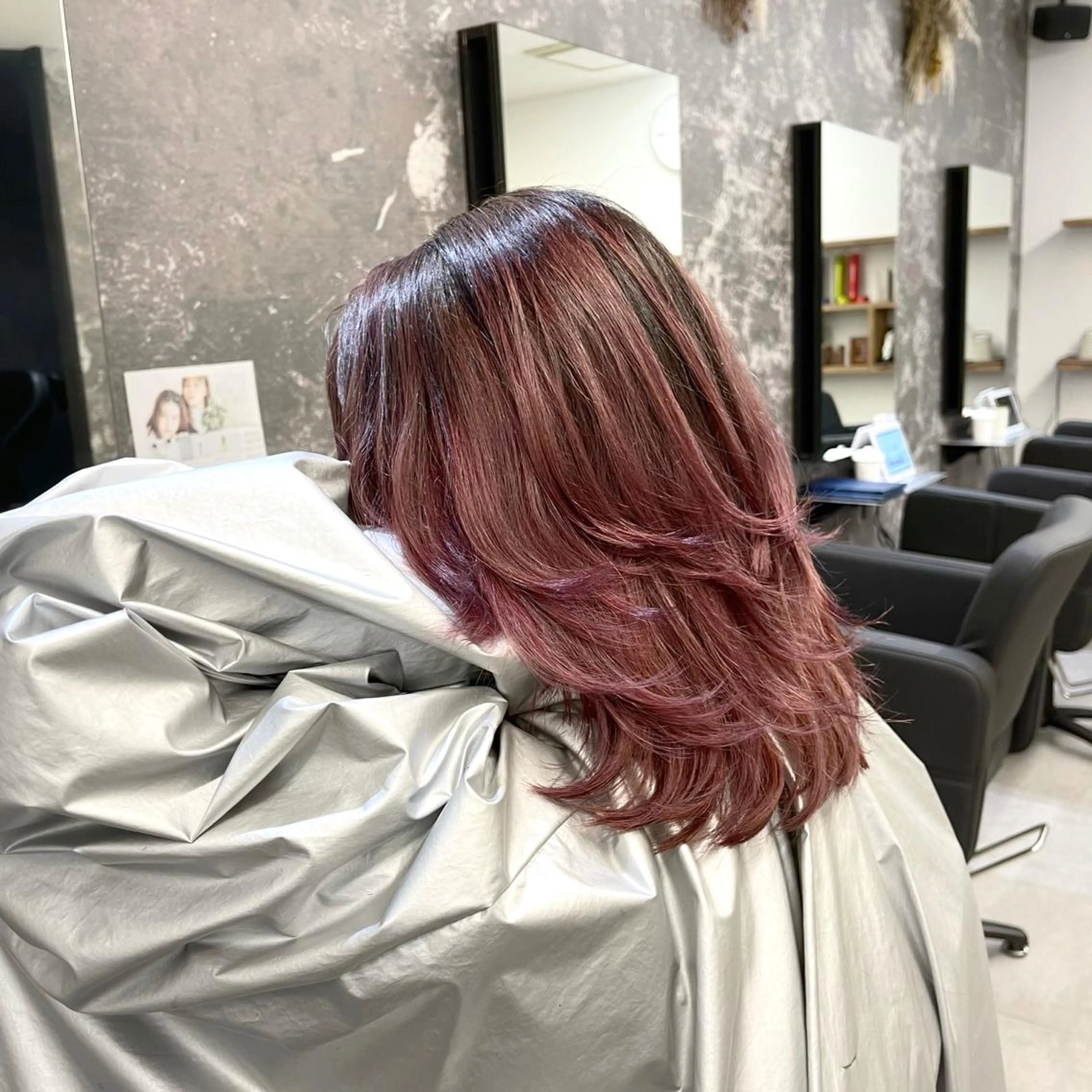 ミディアム カラー ヘアアレンジ バレイヤージュ デザインカラー ハイライトカラー 外国人風カラー ハイライト アンドウ ユウ/ レイヤーカット/韓国のヘアスタイル