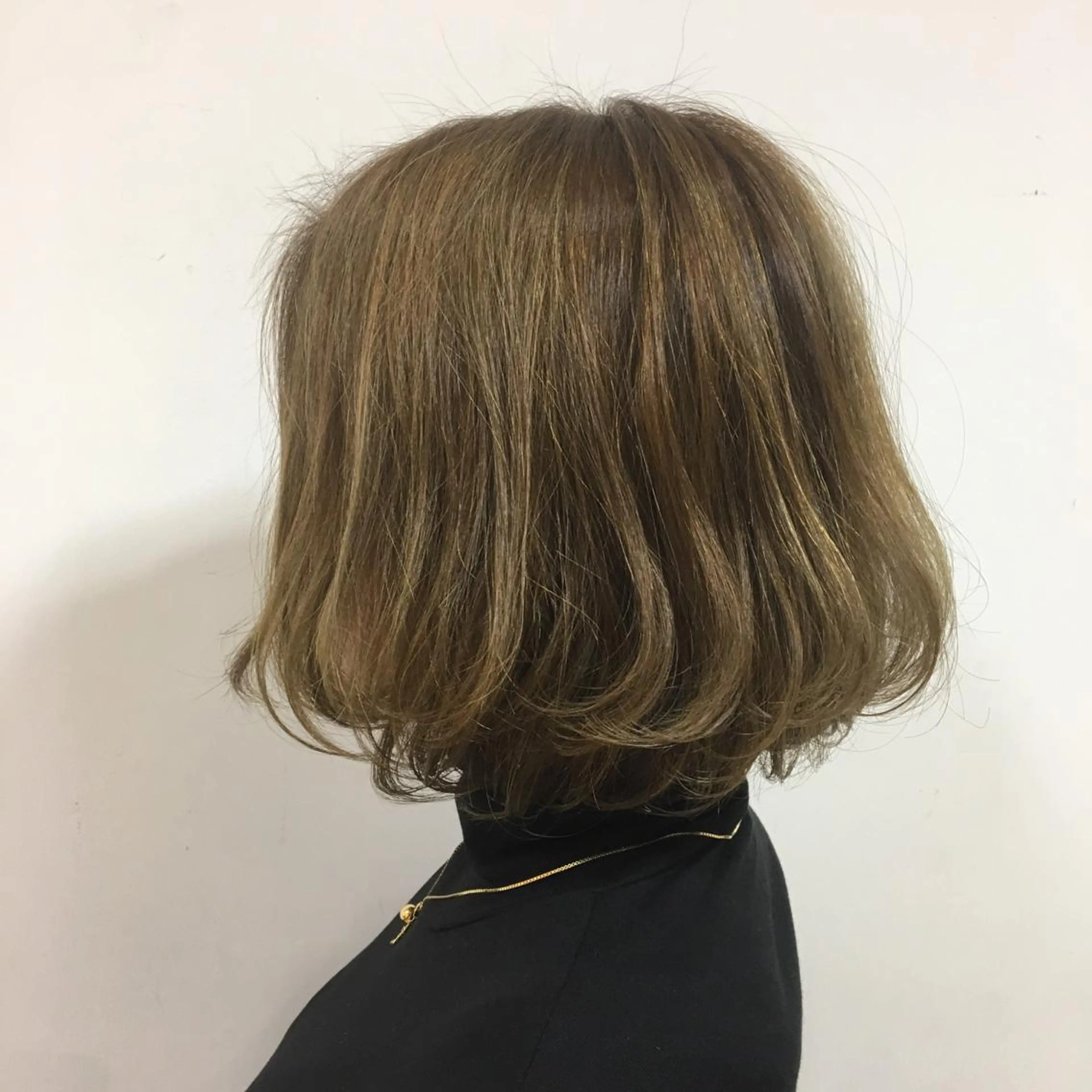 ミディアム カラー アッシュ ベージュカラー ハイライトカラー ハイライト 横浜ブリーチムラ直し ハイトーン/ブリーチのヘアスタイル