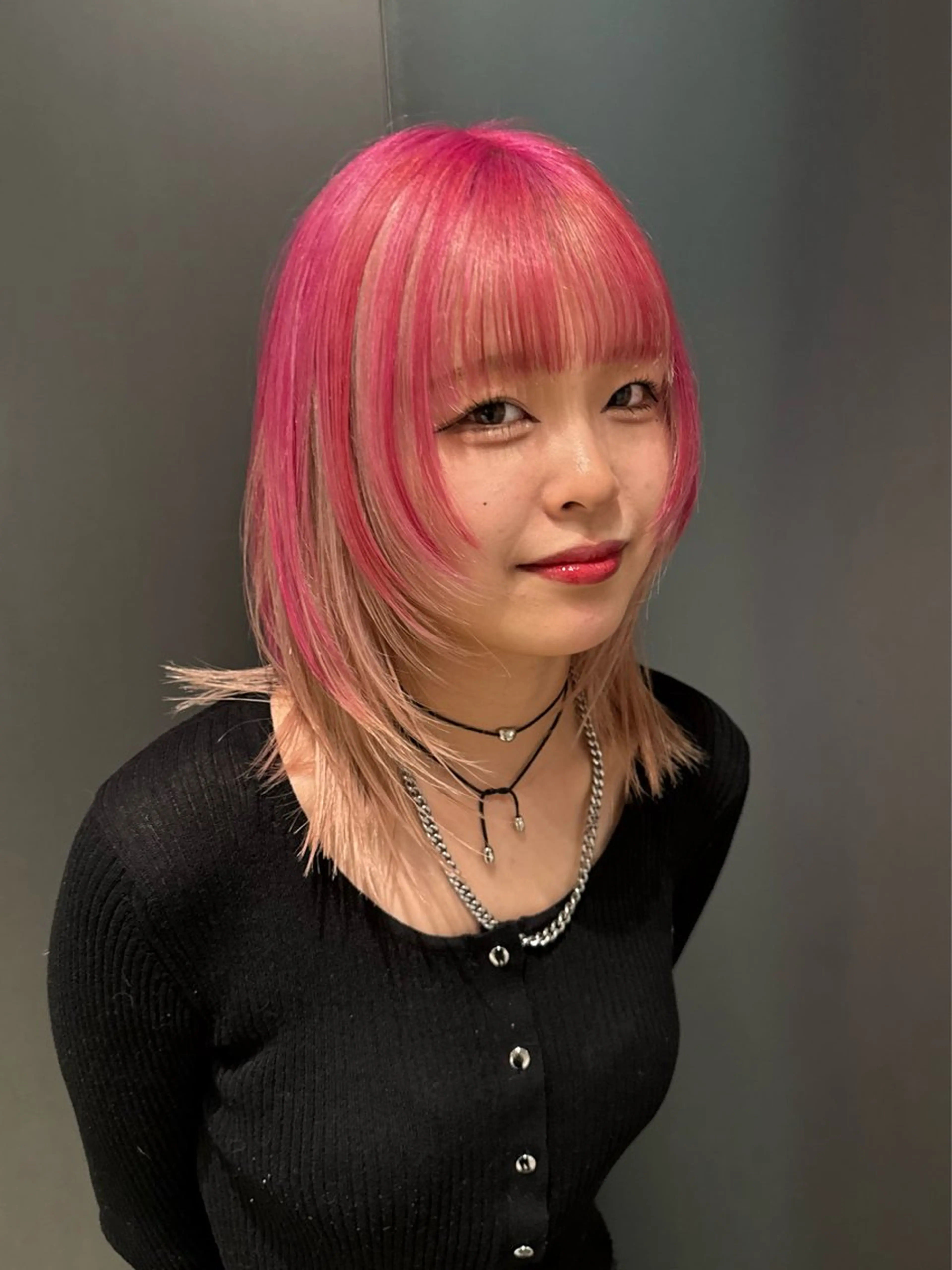 ミディアム レイヤーカット ウルフカット TAKUMI ハイトーン/ウルフのヘアスタイル