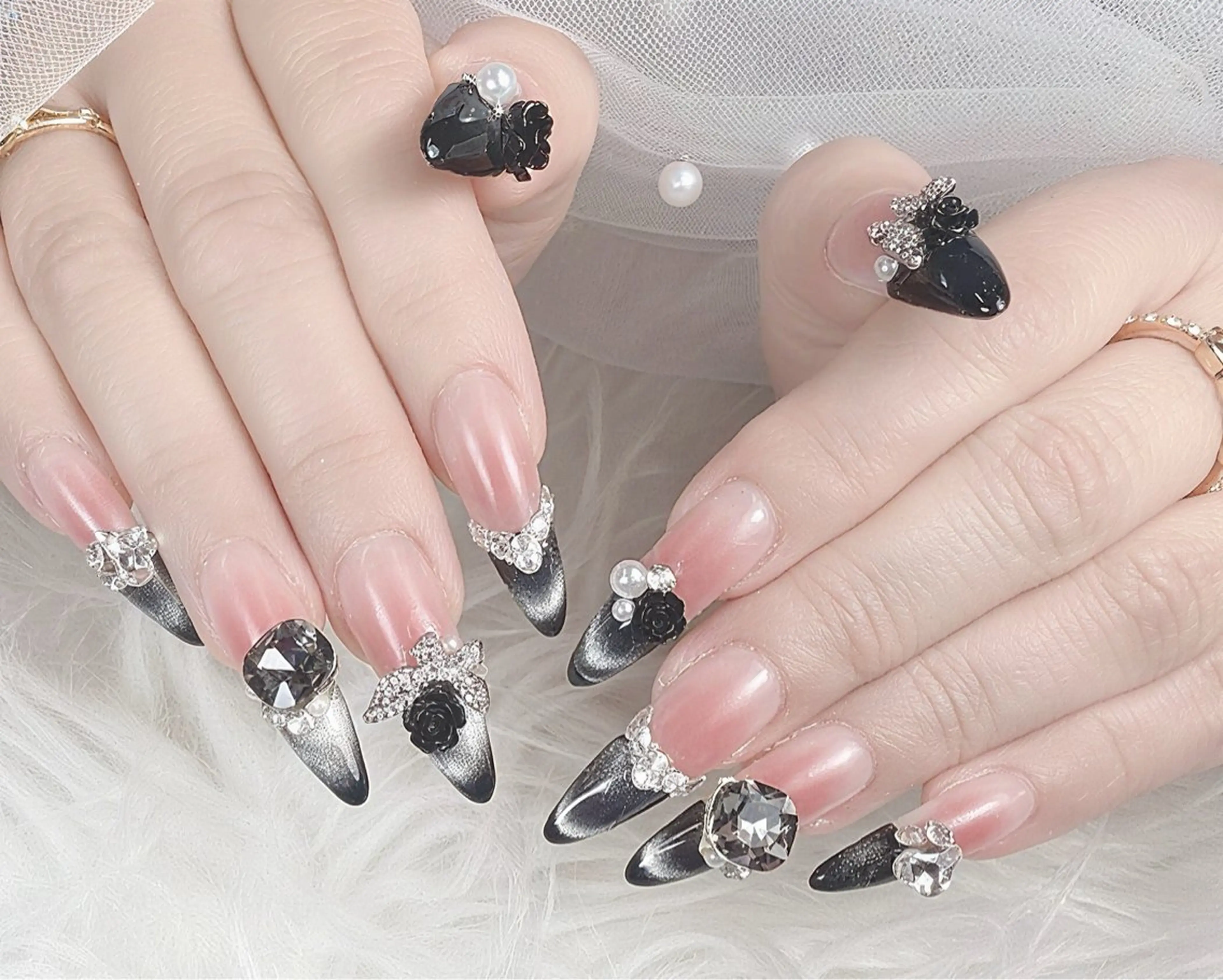 ネイル チークネイル フレンチネイル マグネットネイル ワンホンネイル ハンドネイル ハンドケア Gote Kawa nail salonのネイルデザイン