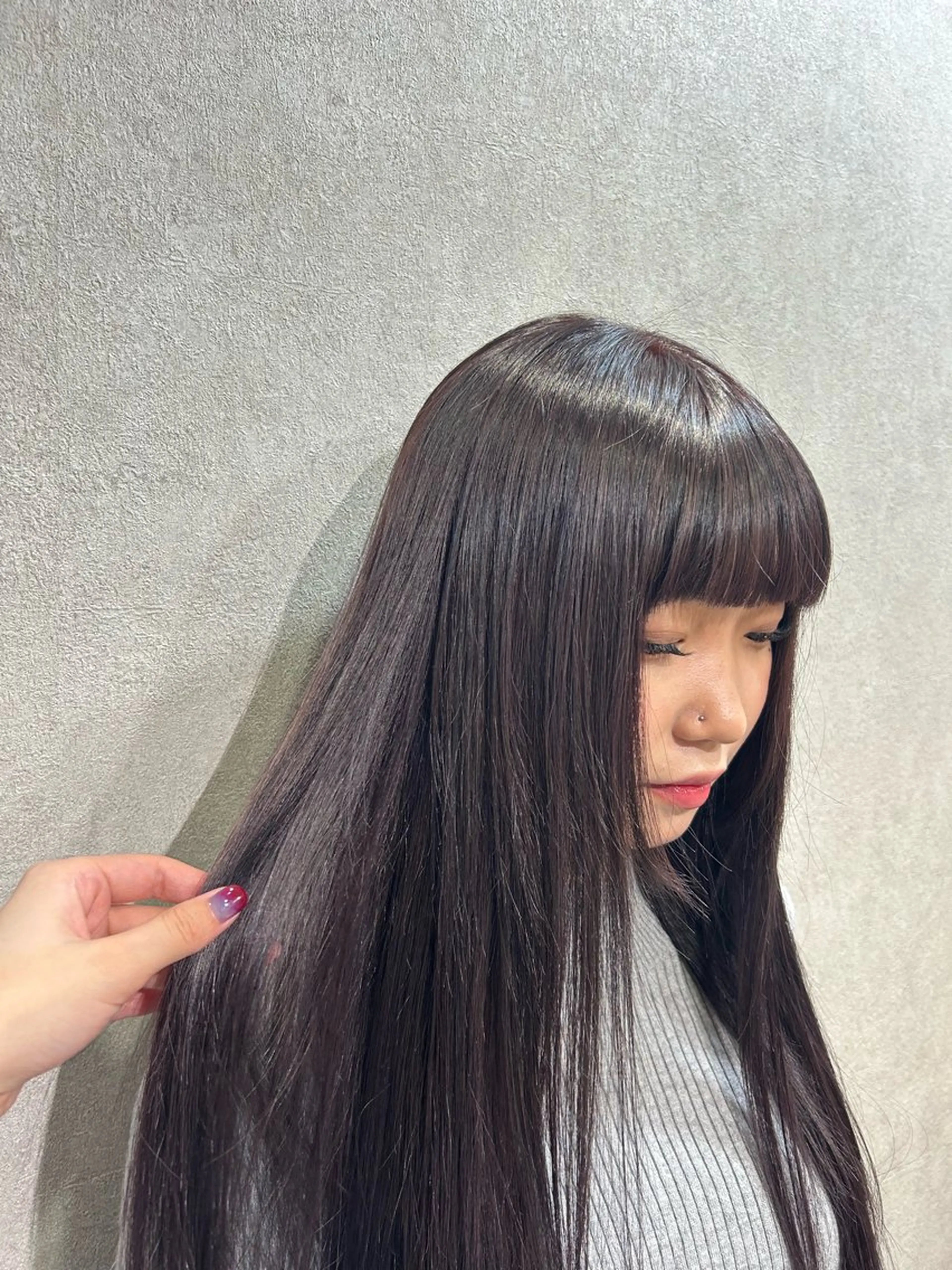 ロング カラー 透明感カラー ハイライトカラー ラベンダーカラー エクステ ハイライト ヘアカラー Roi.所属・松田 朋華のヘアスタイル