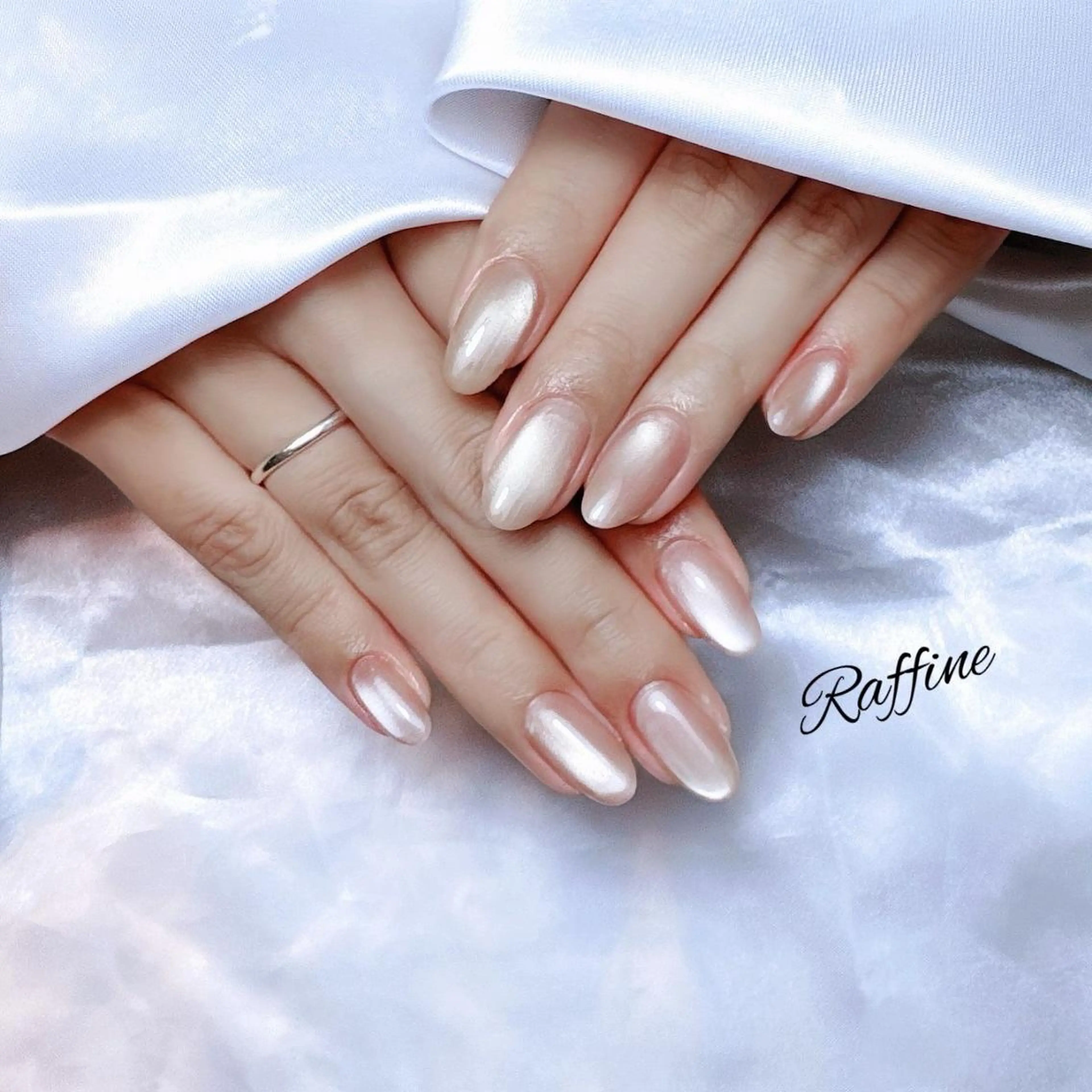 ネイル ハンドネイル RAFFINE 月🦋🩵のネイルデザイン