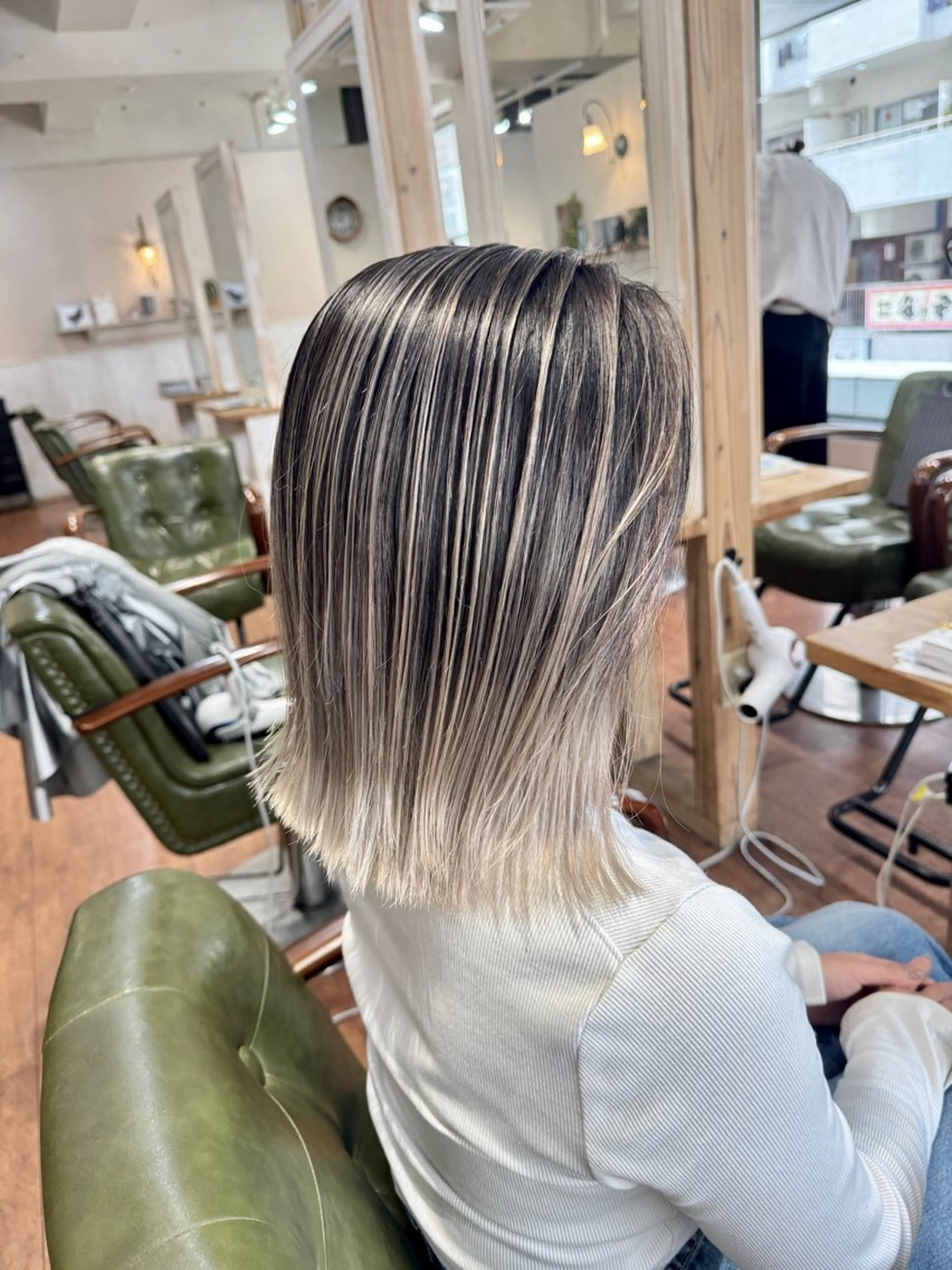 【ミニモ限定】カット＋ミディアムボブバレイヤージュ＋TRの写真