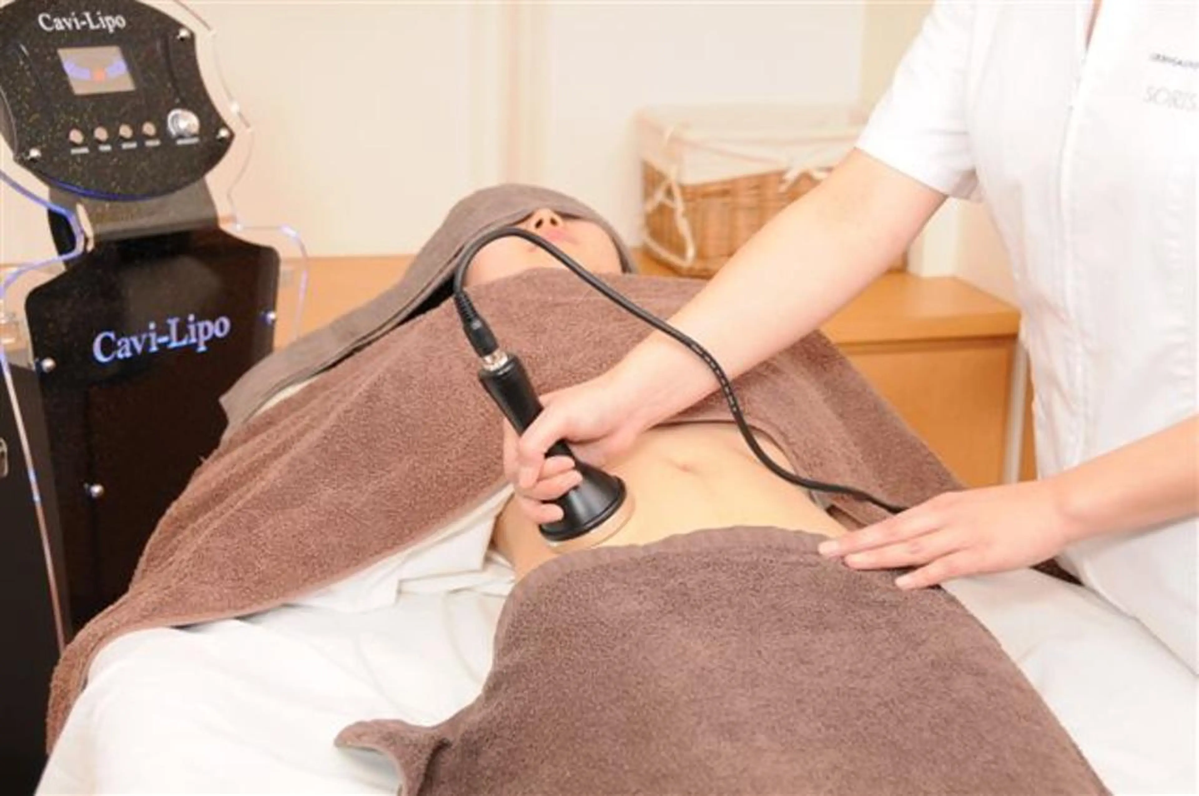 11[平日15時迄の来店限定][4役深層痩身＆小顔筋引上]スリム高周波＋脂肪吸上120分13,880円の写真