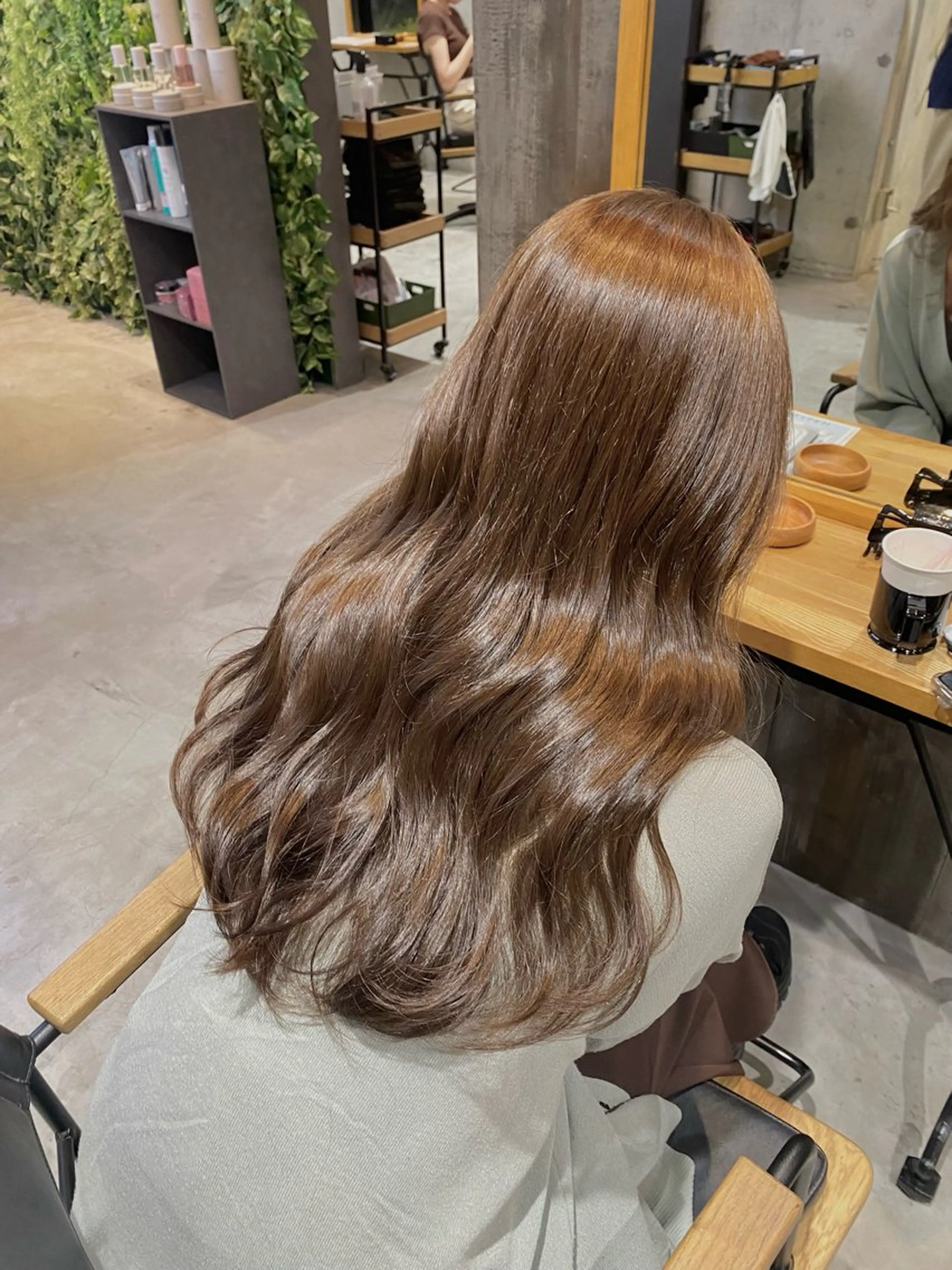 ロング カラー ベージュカラー ブリーチ ダブルカラー ブリーチなしカラー オリーブベージュ カット ヘアカラー 佐々木 彩乃のヘアスタイル