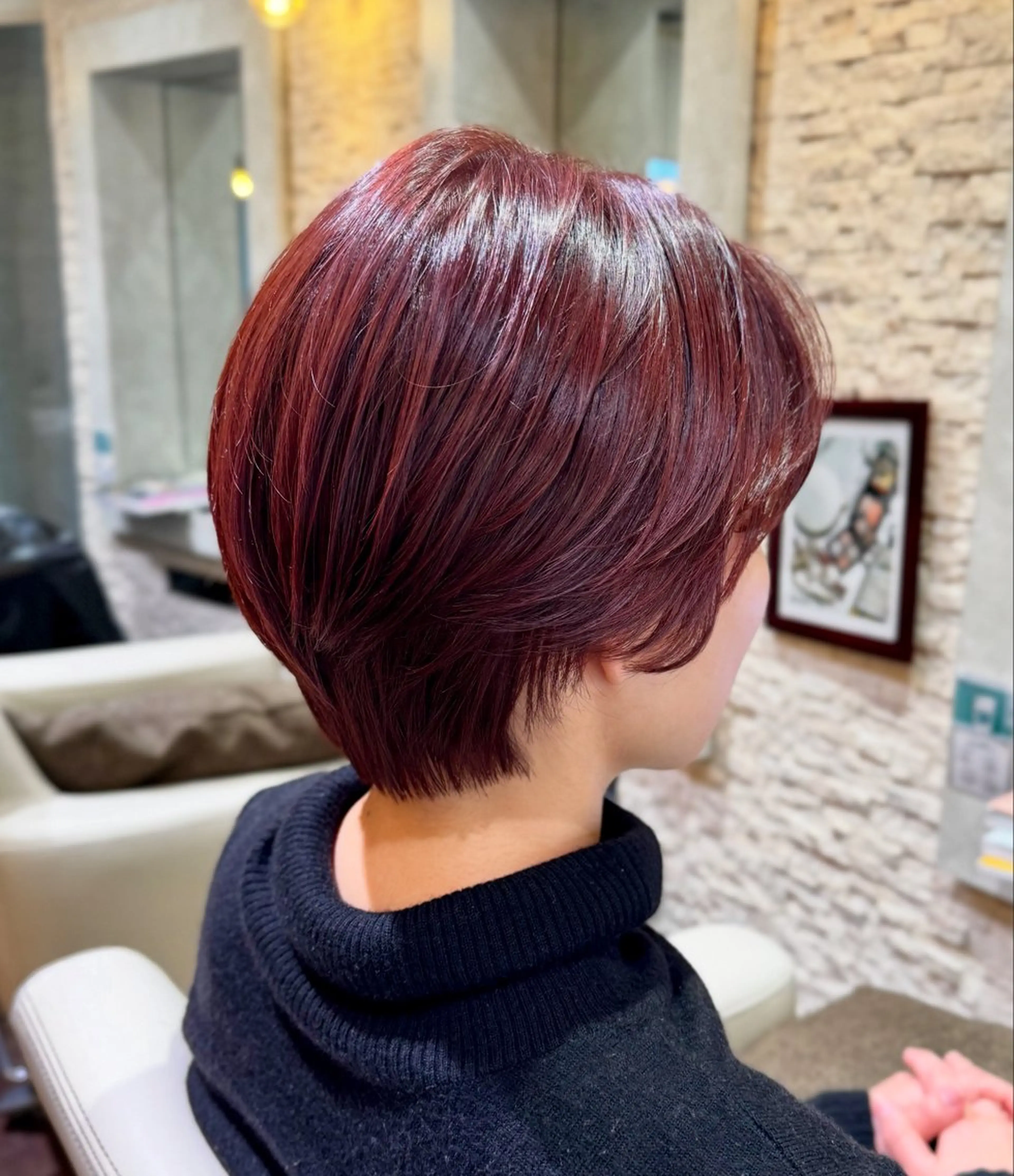 ショート カラー カシス ピンクカラー カット ヘアカラー トリートメント ヘッドスパ 本多 美羽のヘアスタイル