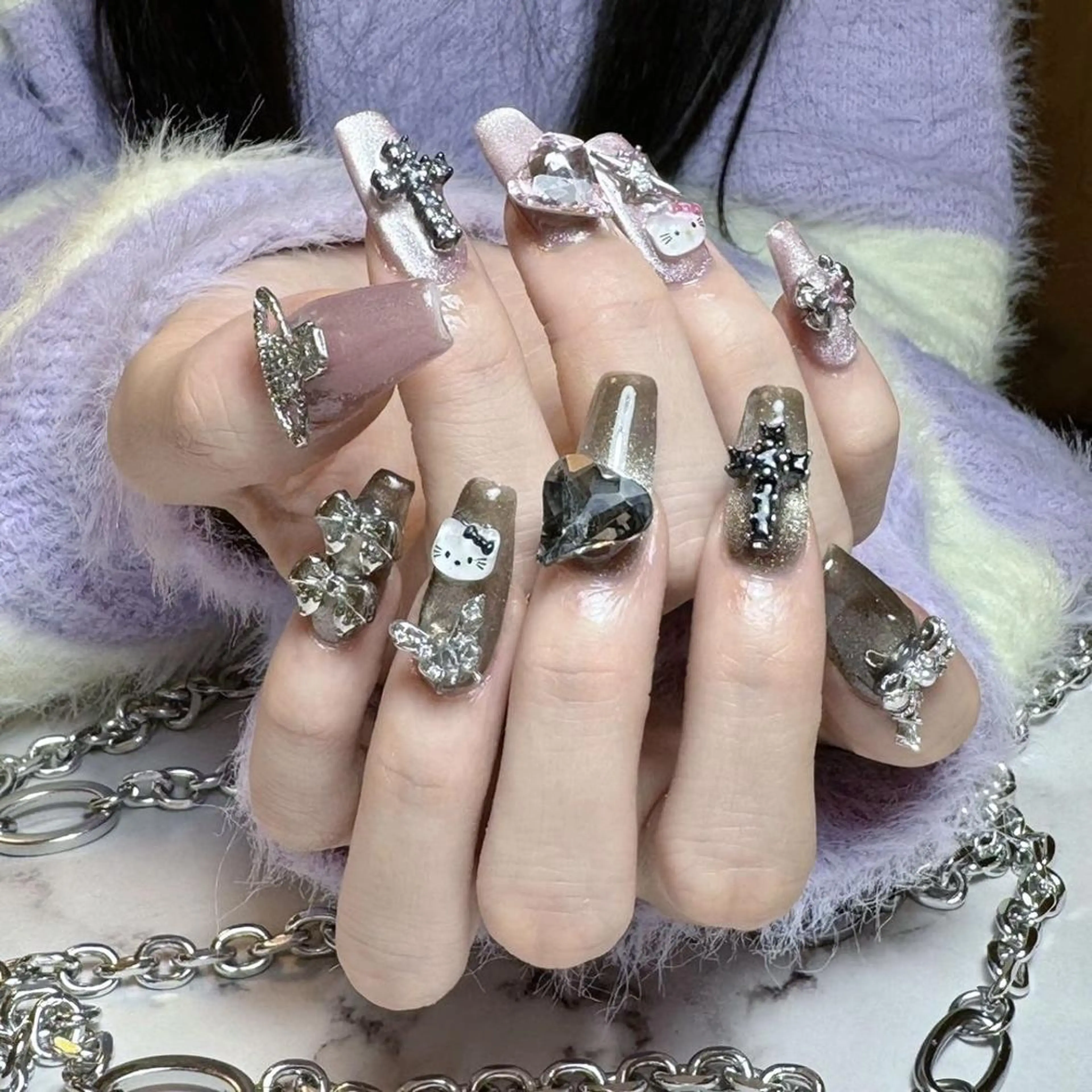 ネイル RAFFINE 月🦋🩵のネイルデザイン