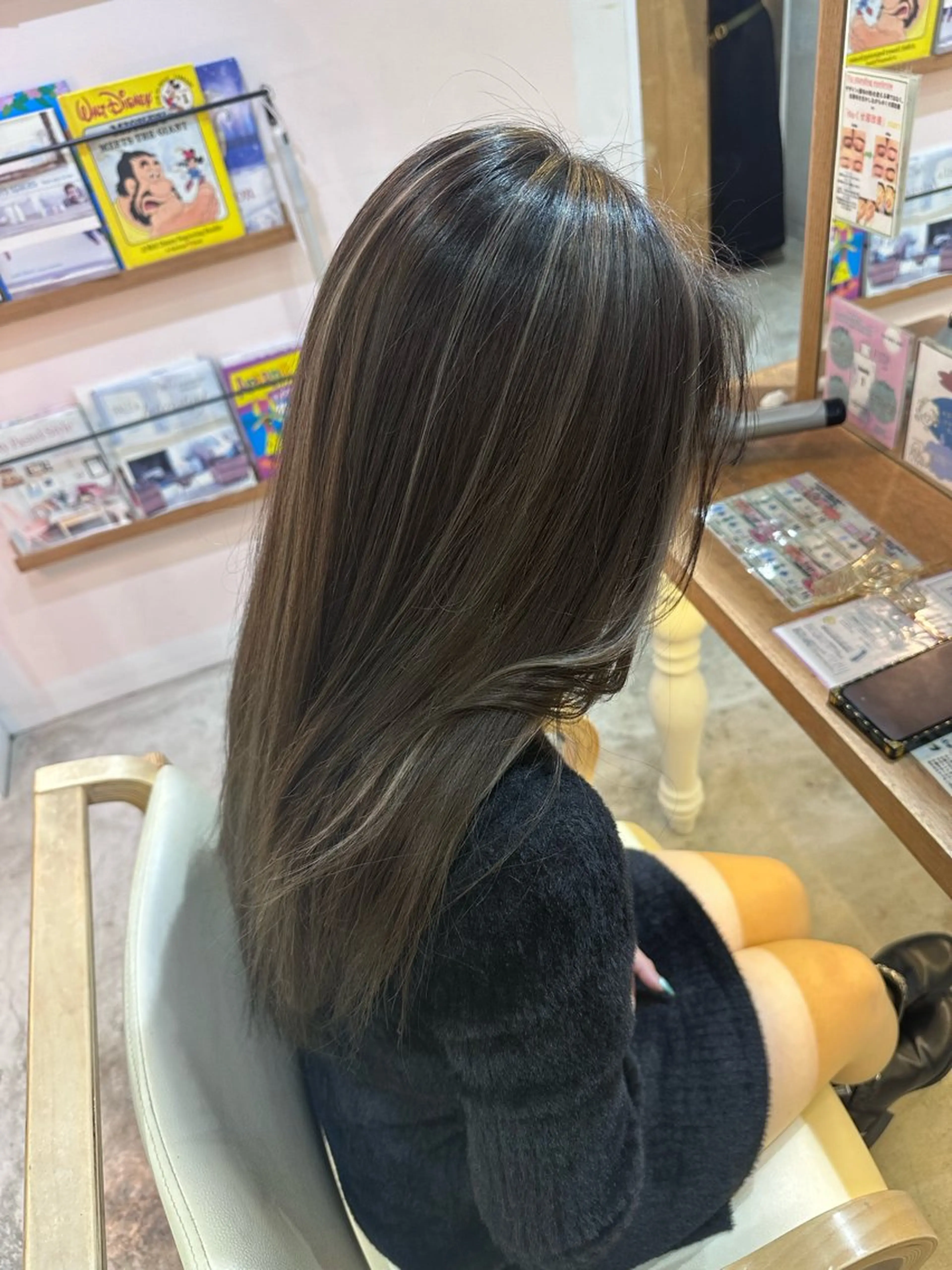 ロング カラー 與座 小遥のヘアスタイル