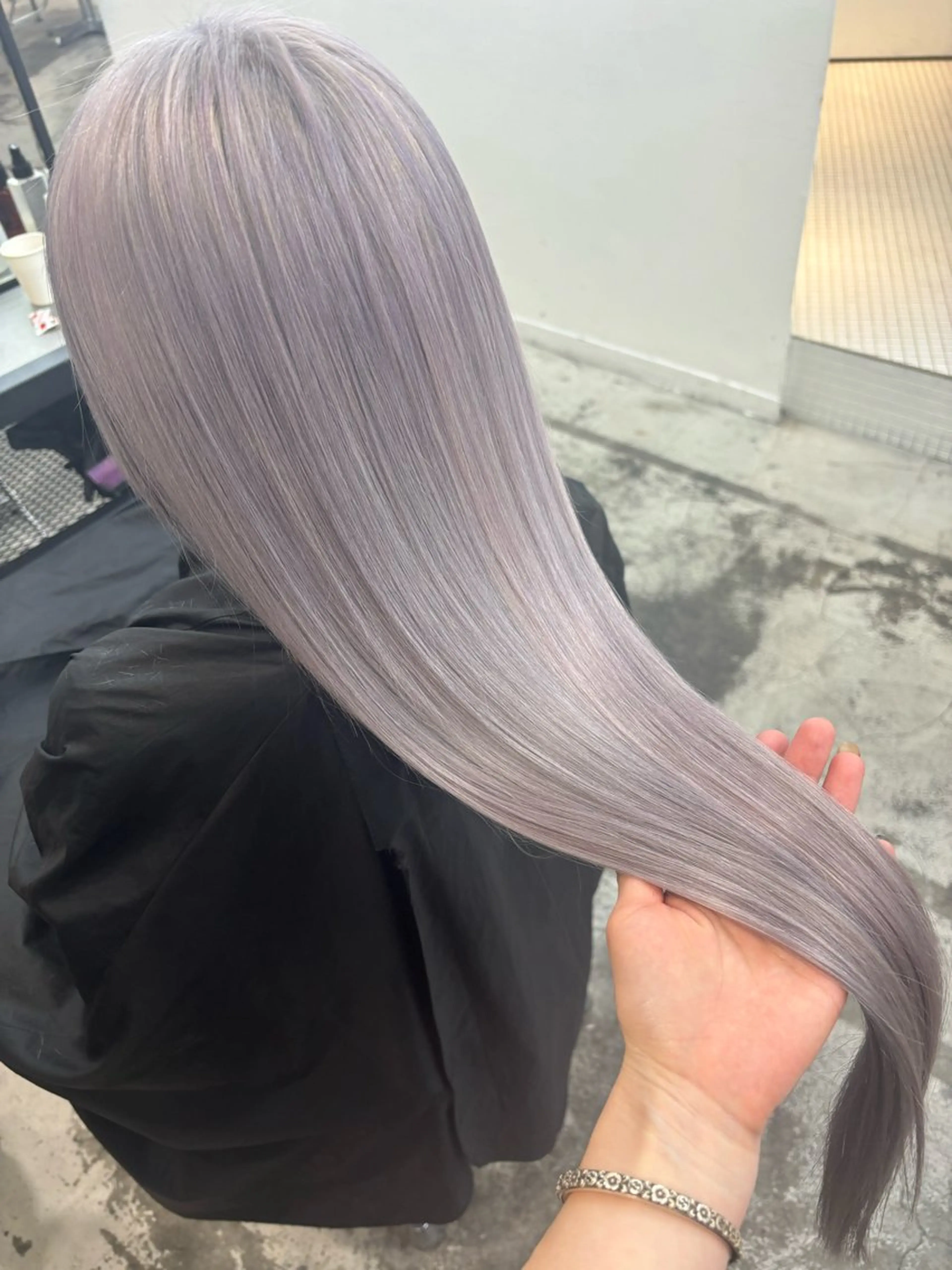 ロング カラー ヘアアレンジ ブリーチ ケアブリーチ ラベンダーカラー シルバー 髪質改善 ヘアカラー 🎨ハイトーン/ 切りっぱなし みつきのヘアスタイル