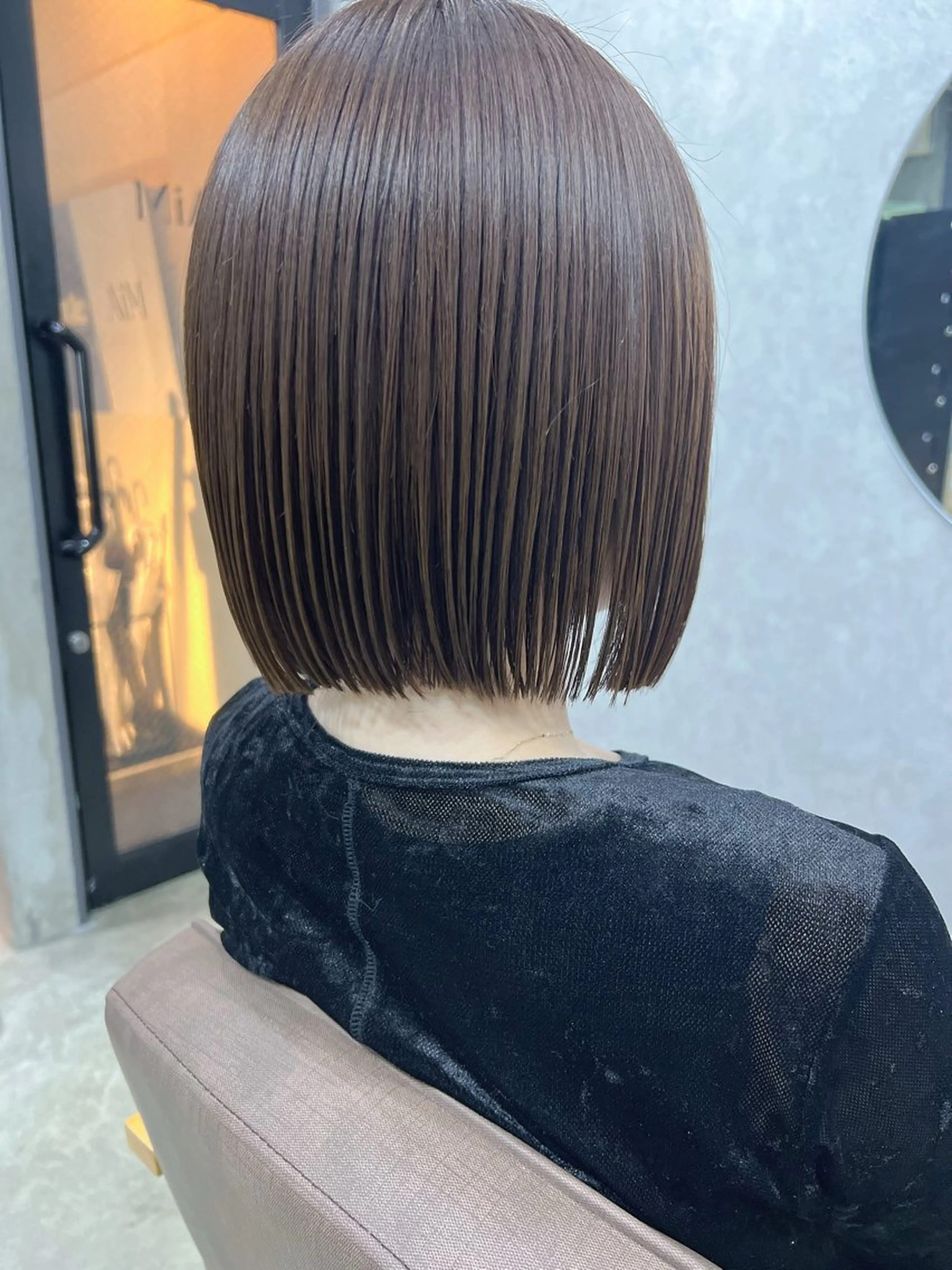 ショート カラー ベージュカラー ブリーチ ケアブリーチ グレージュ ハイトーンカラー YUI ハイトーンカラーのヘアスタイル