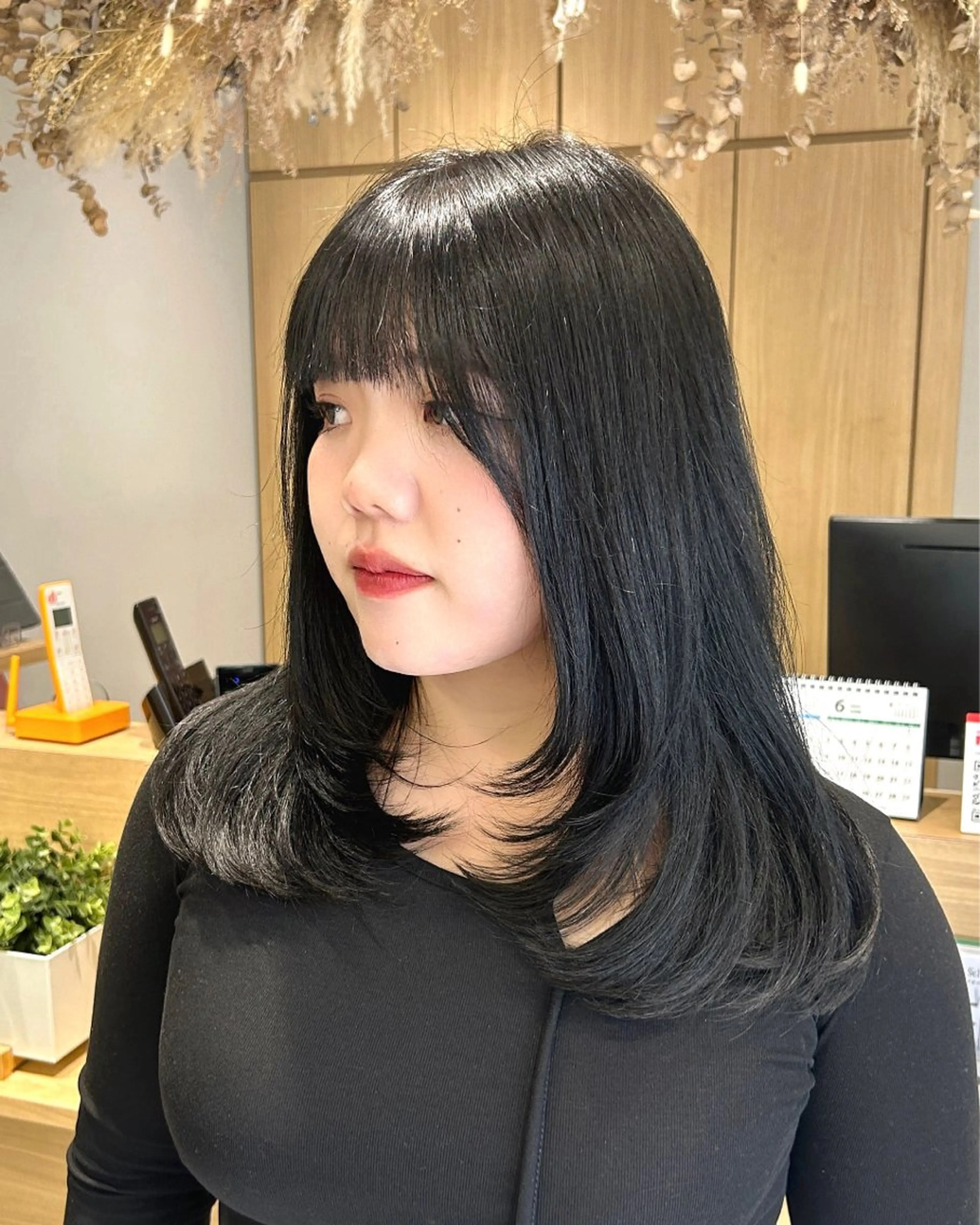 セミロング カラー ブリーチ 透明感カラー インナーカラー ブリーチなしカラー 韓国風ヘア Lien by kiitos所属・韓国ヘア×レイヤー カット/上田丈也のヘアスタイル