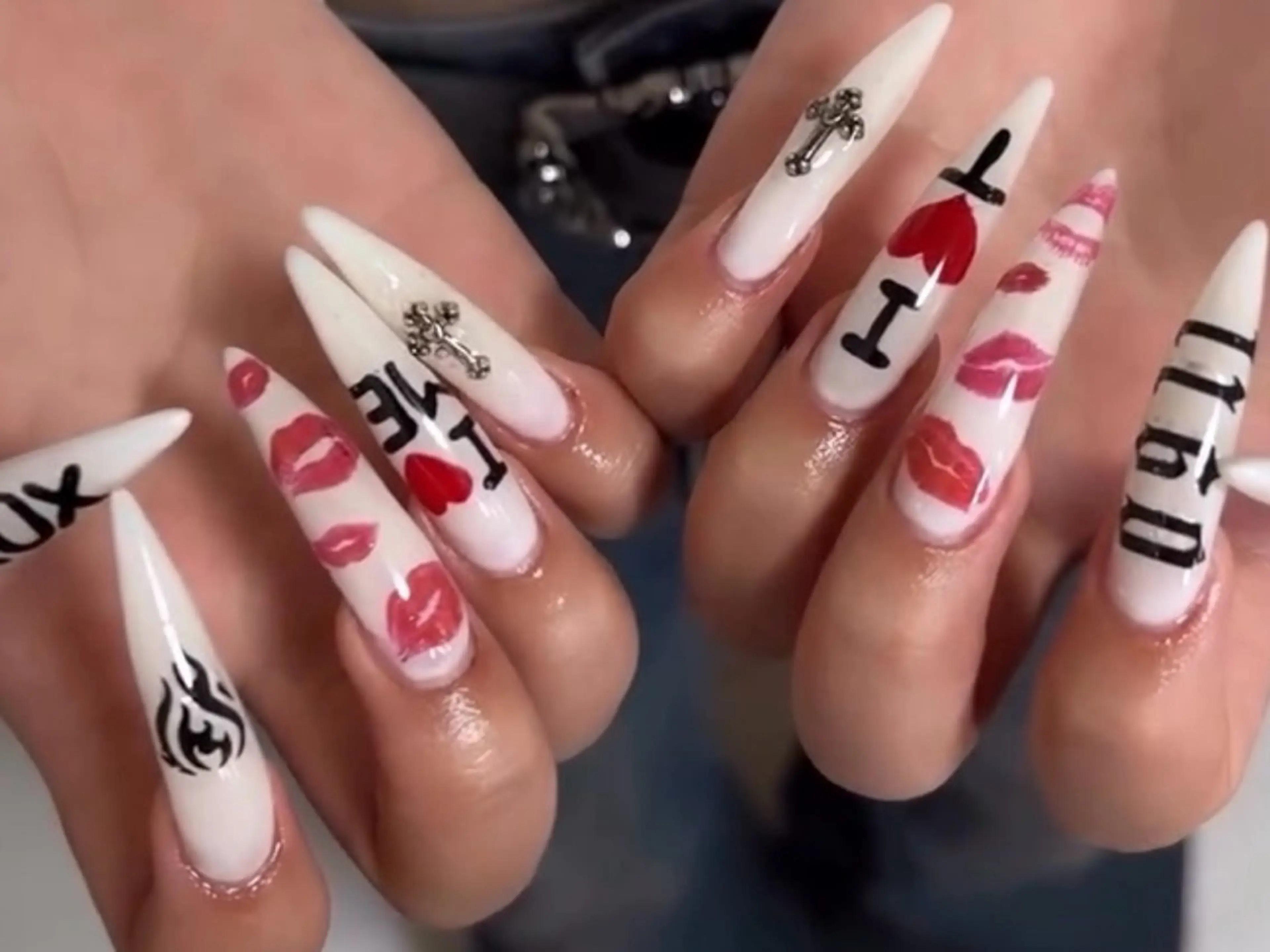 メンズ ネイル メンズ韓国風 アートネイル フレンチネイル ジェルネイル キラキラネイル ハンドネイル Bloom スカルプ専門店のネイルデザイン