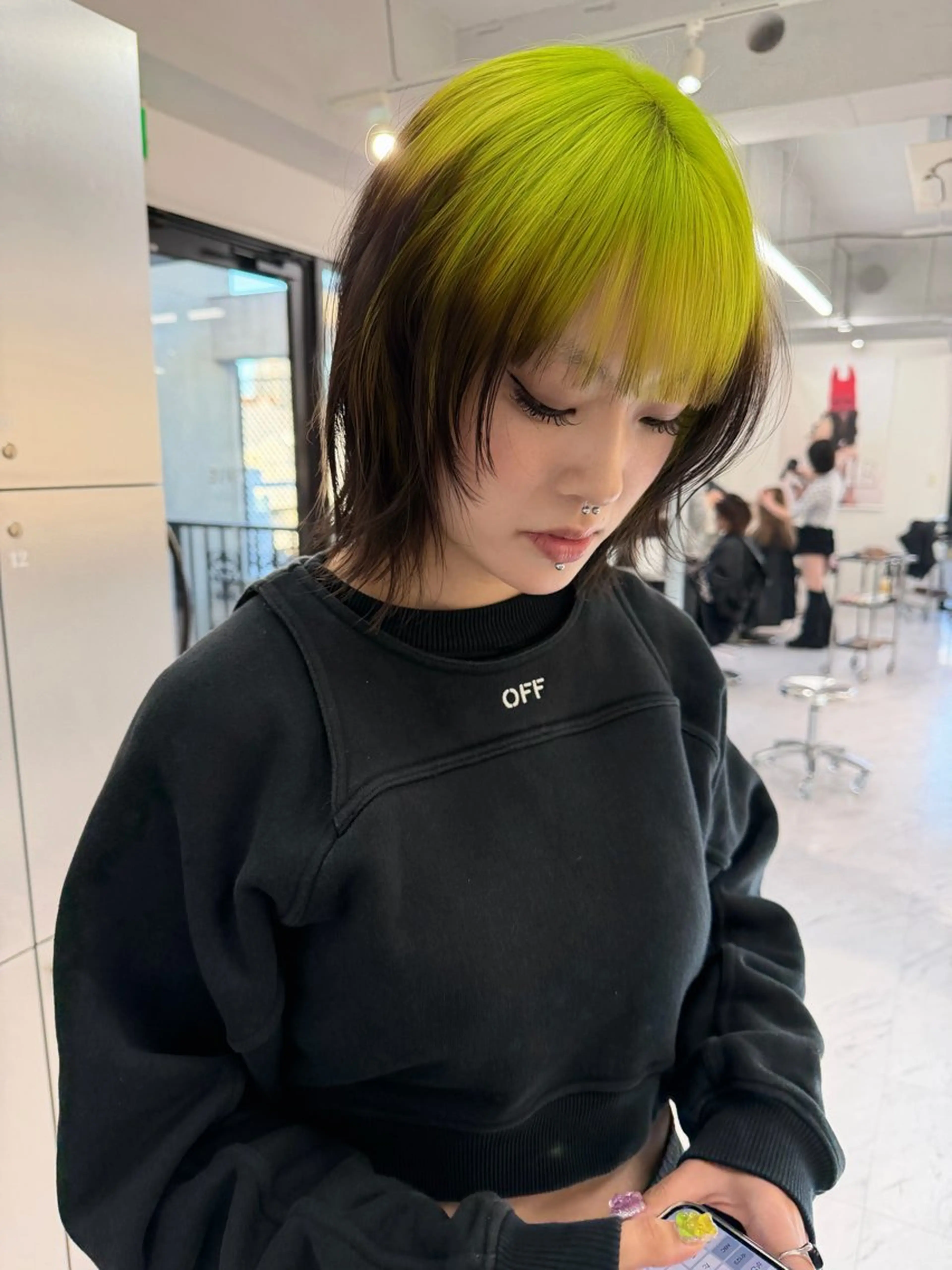 ミディアム 髪質改善 レイヤーカット トリートメント ヘアカラー TATSUブリーチ/ ミルクティーベージュのヘアスタイル