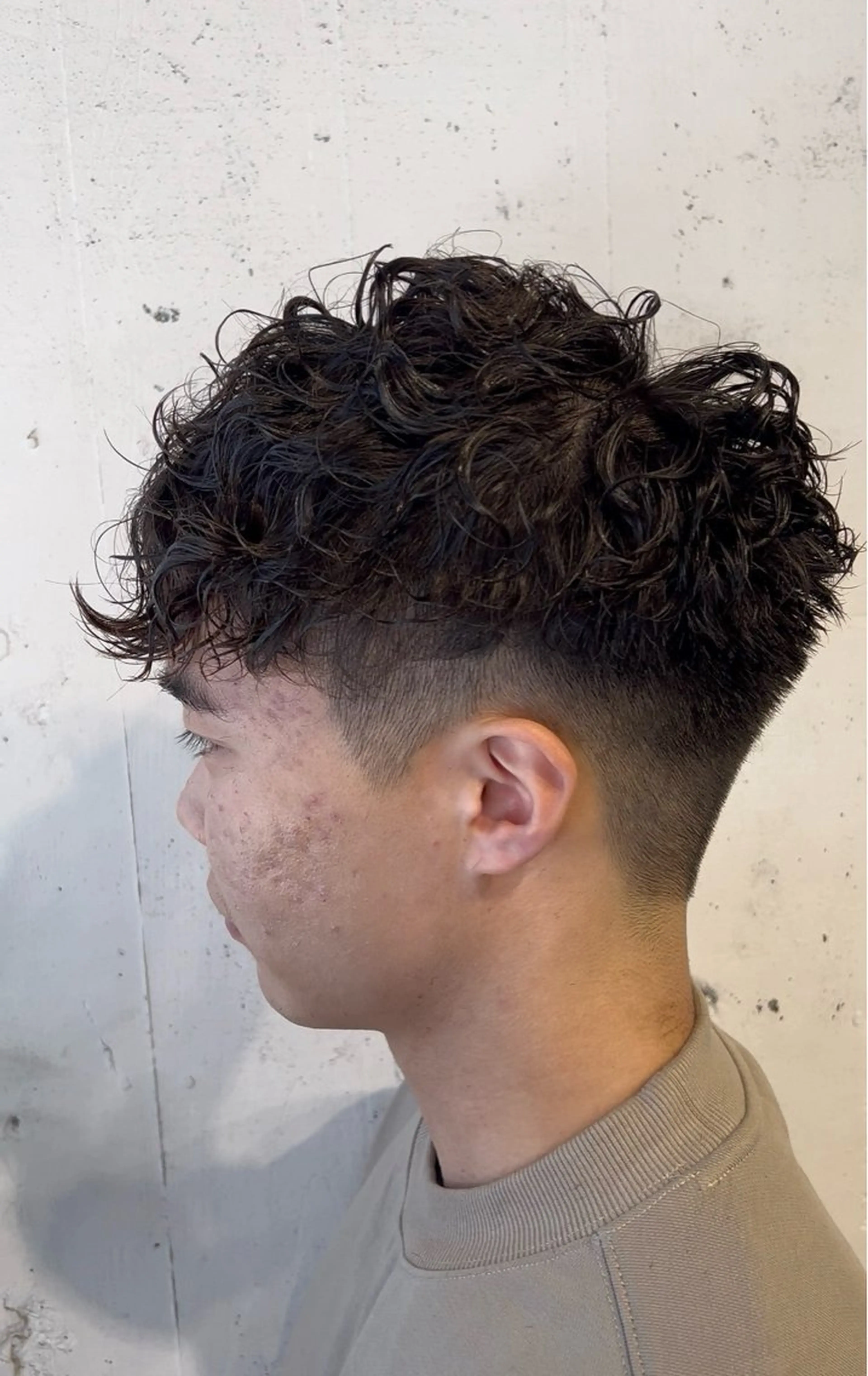 ショート パーマ メンズ メンズパーマ スペインカール 刈り上げ カット パーマ 朝3分でキマる 村上陸のヘアスタイル