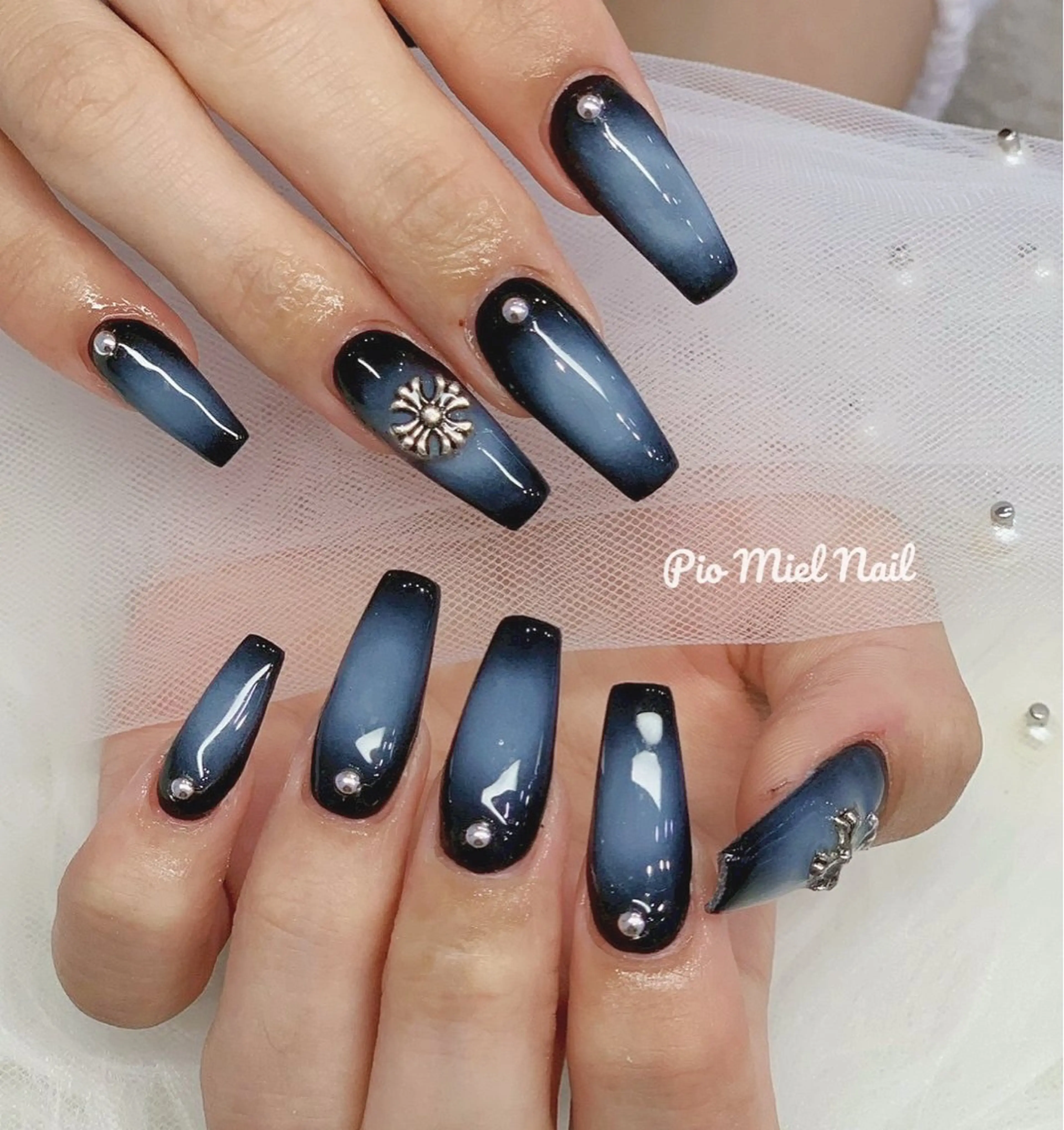 ロング ハンドネイル Pio Mielのネイルデザイン