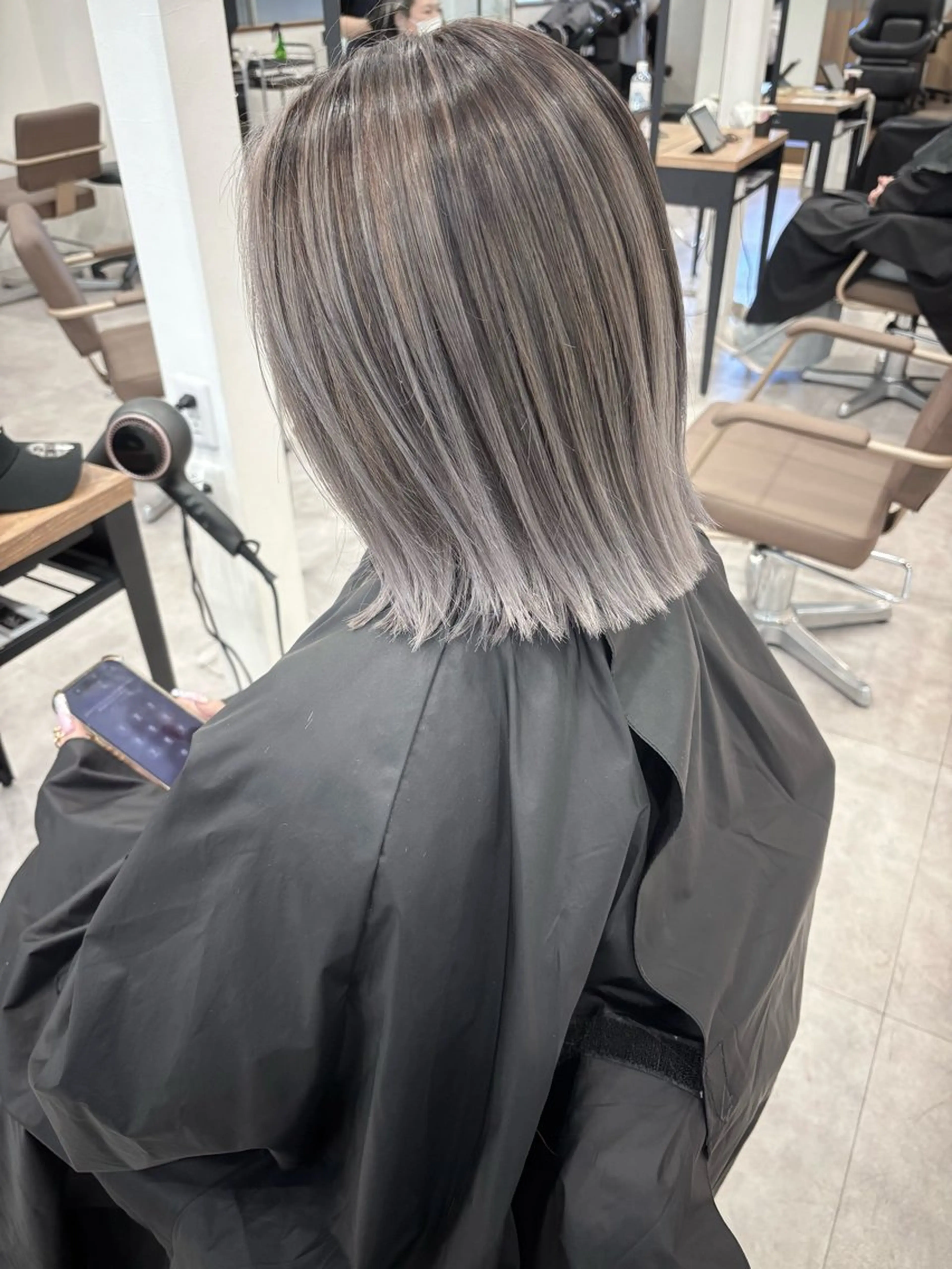 ミディアム カラー バレイヤージュ ブリーチ ボブ レイヤーカット カット ヘアカラー 石井 紫文のヘアスタイル