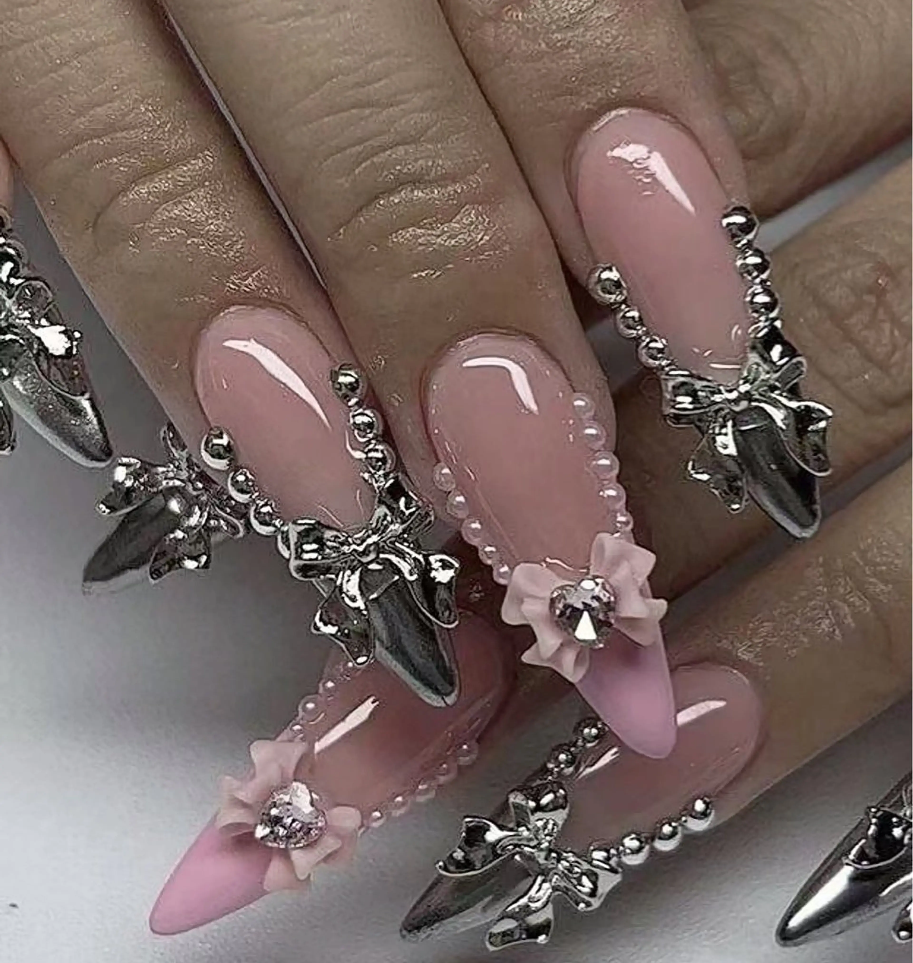 ネイル リボン リボン、ガーリー パーツ放題専門店のネイルデザイン