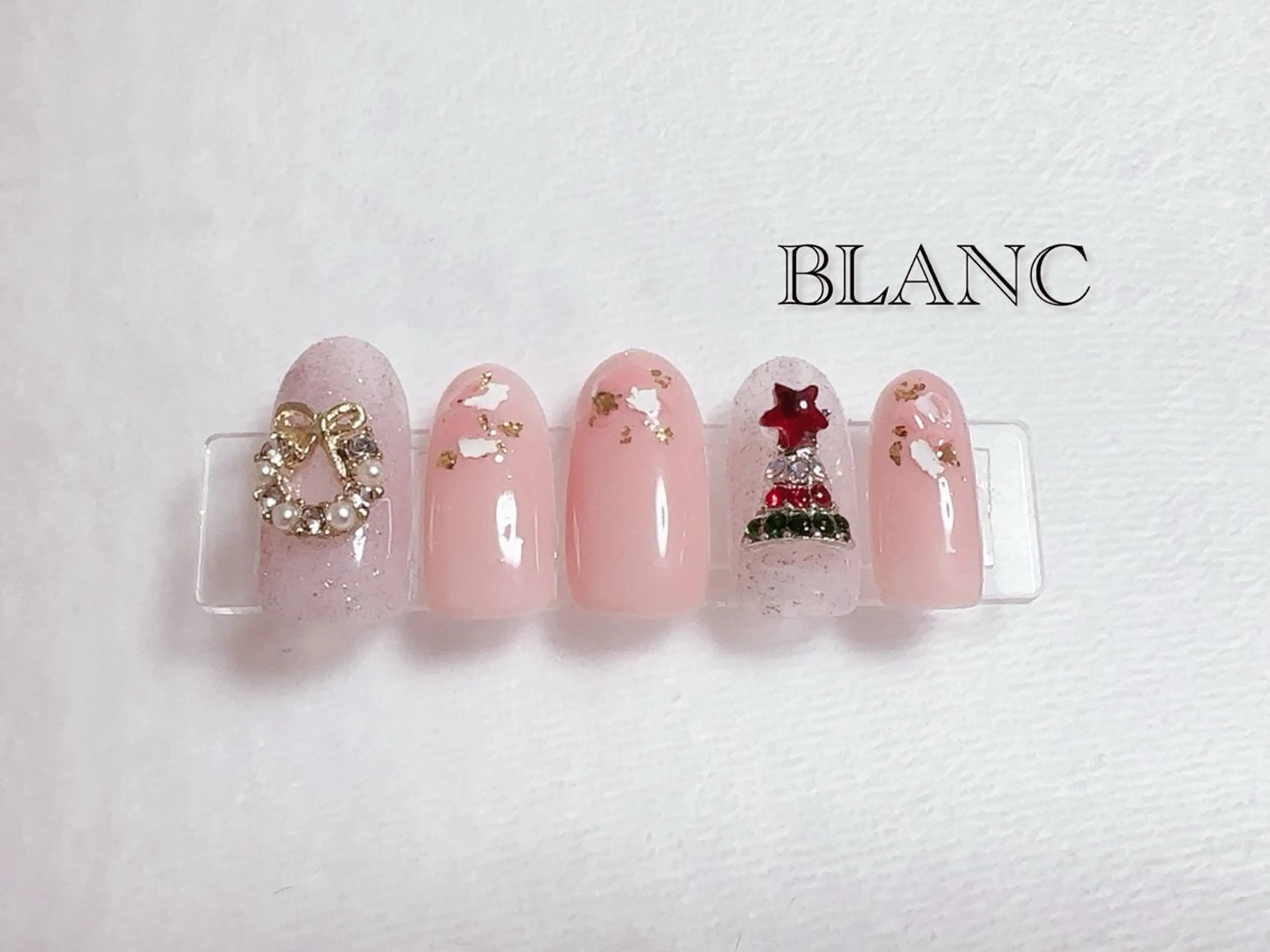 ネイル 長さ出し ニュアンスネイル ネイルチップ 冬ネイル クリスマス BLANC （ブラン）のネイルデザイン