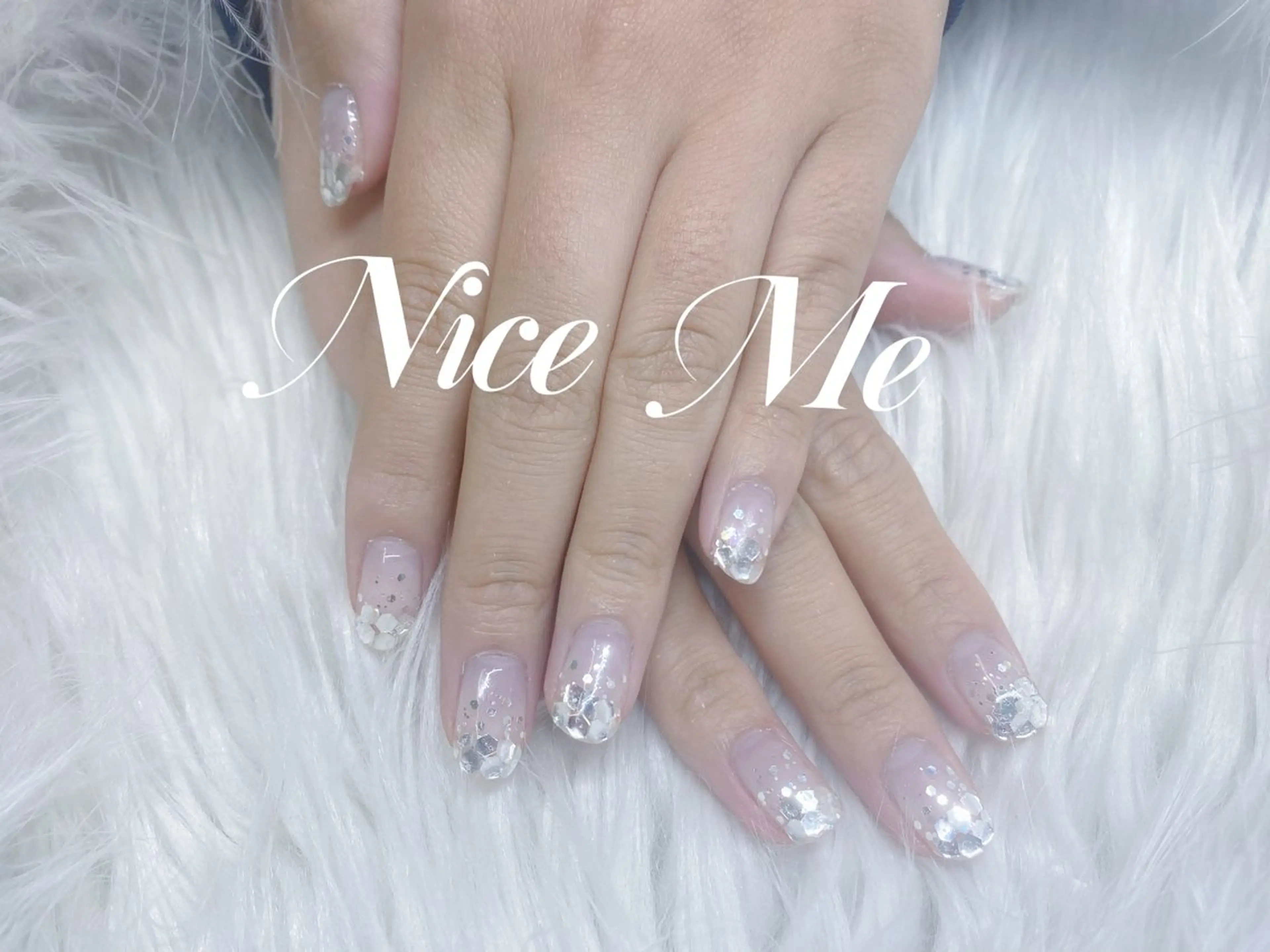 ハンド オフあり ラメグラの写真