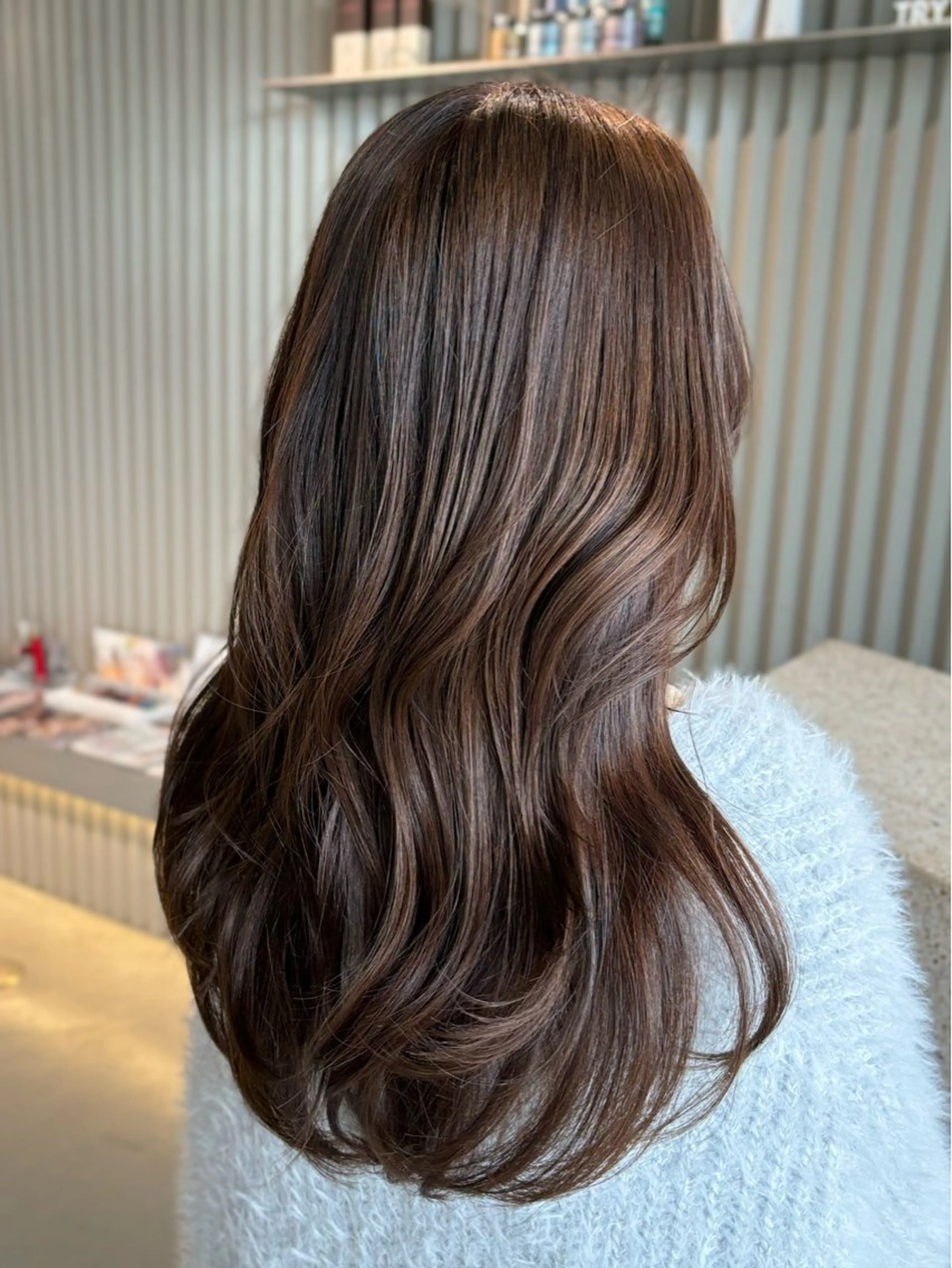 カラー 岐阜/ホノカ 23°のヘアスタイル